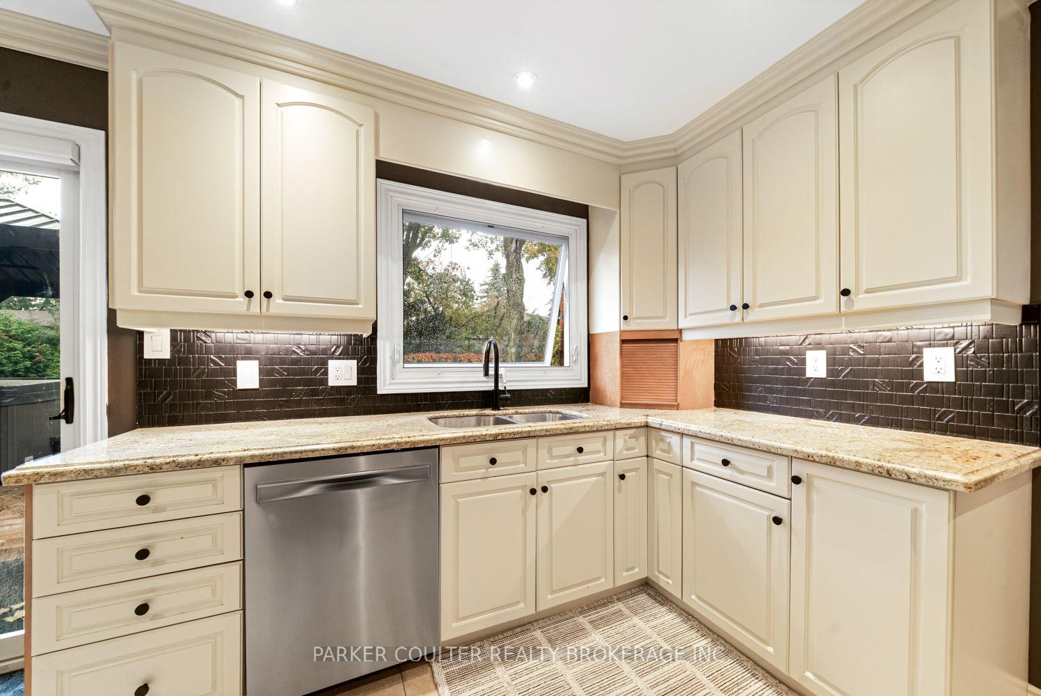 Photo 15 of 67 Woodcrest Road, Barrie, Allandale Heights — HOMEH