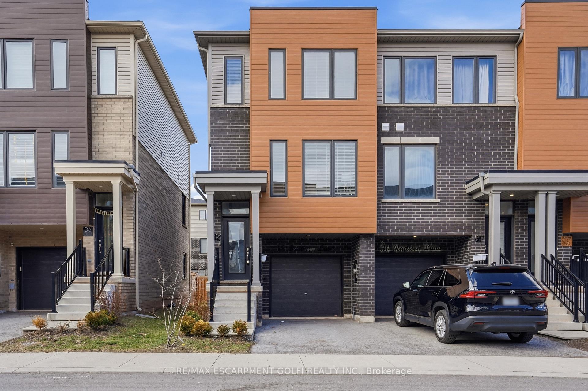 Photo 2 of 32 Radison Lane, Hamilton, McQuesten — HOMEH