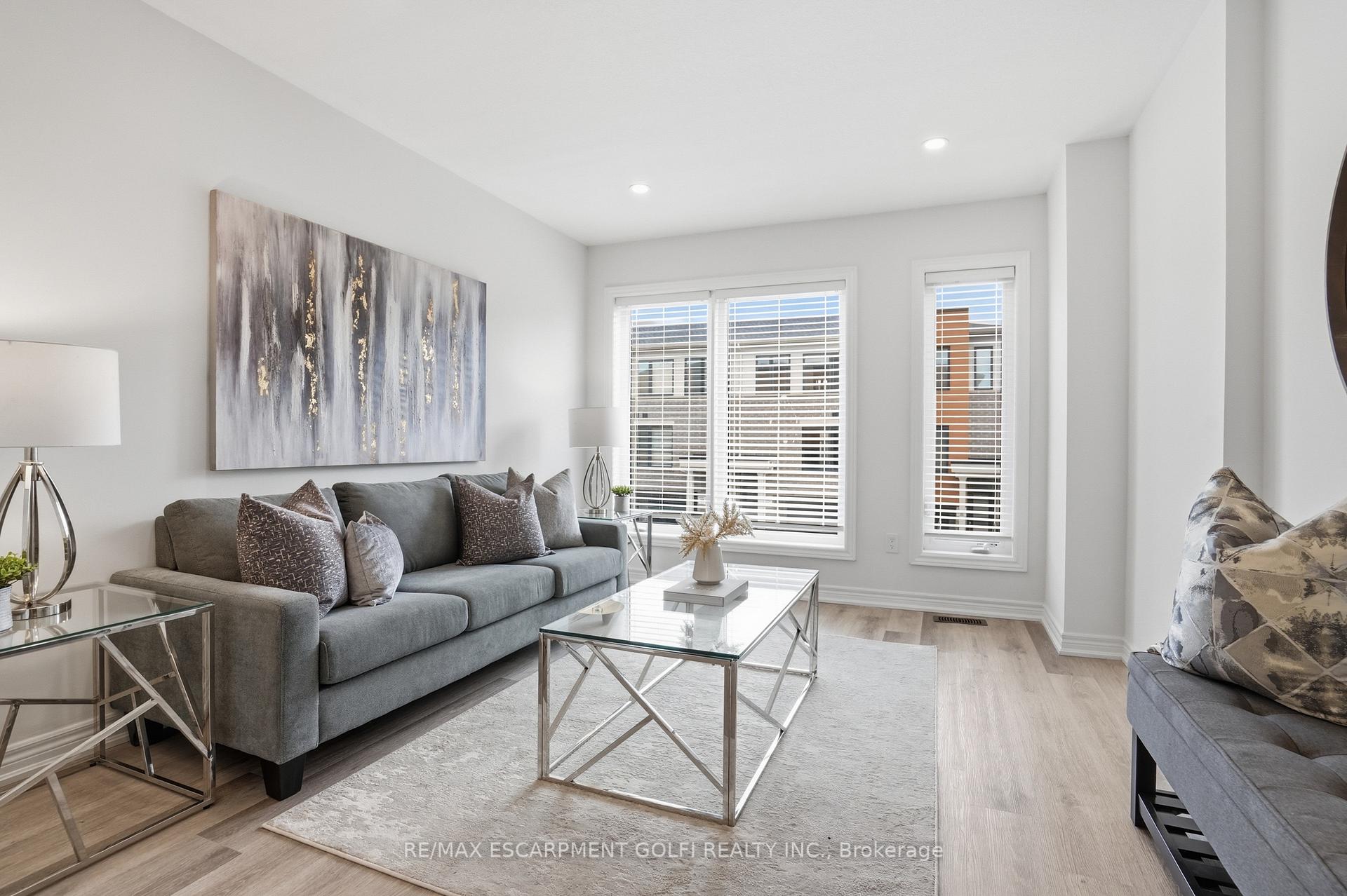Photo 4 of 32 Radison Lane, Hamilton, McQuesten — HOMEH