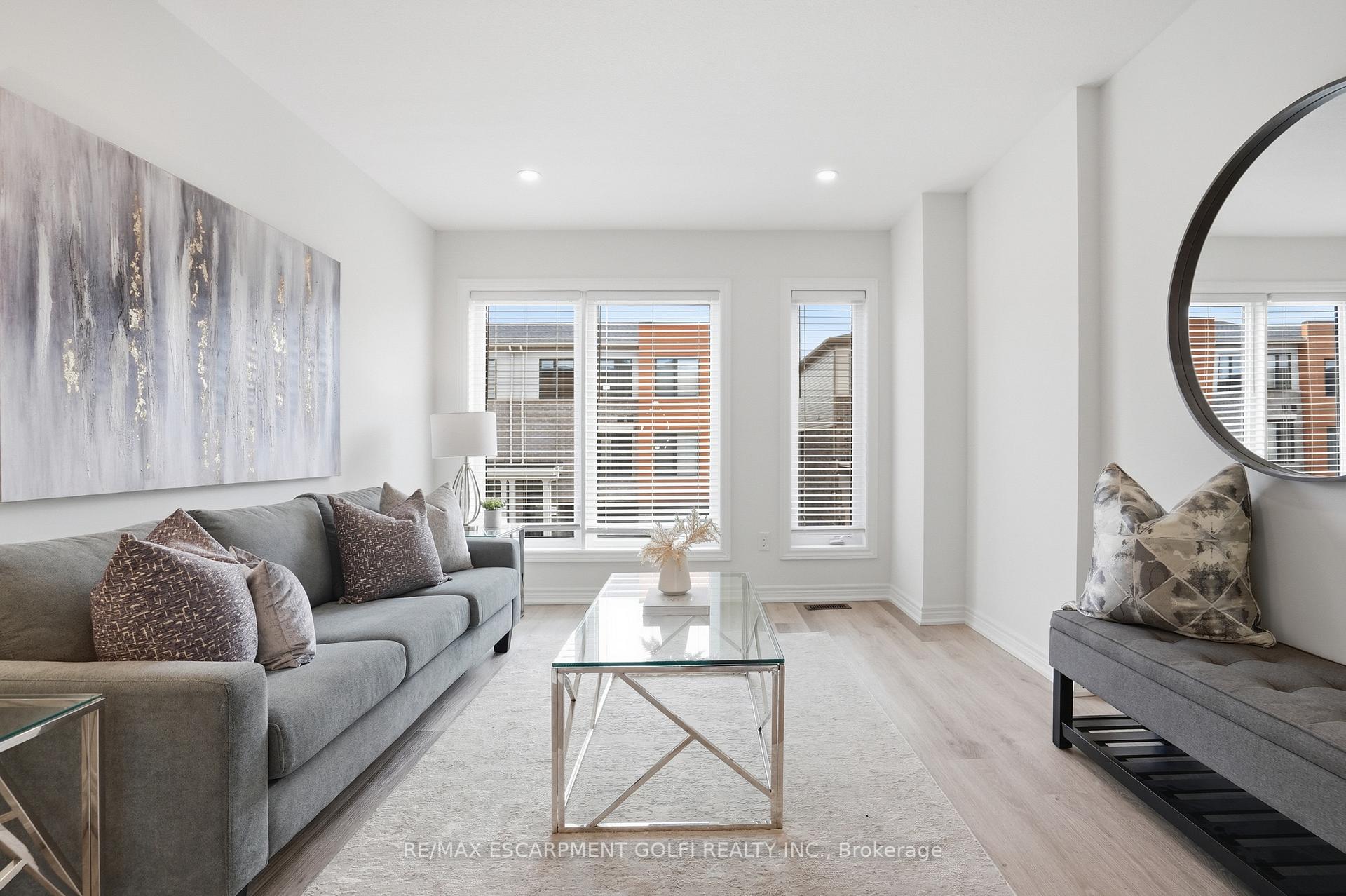 Photo 5 of 32 Radison Lane, Hamilton, McQuesten — HOMEH