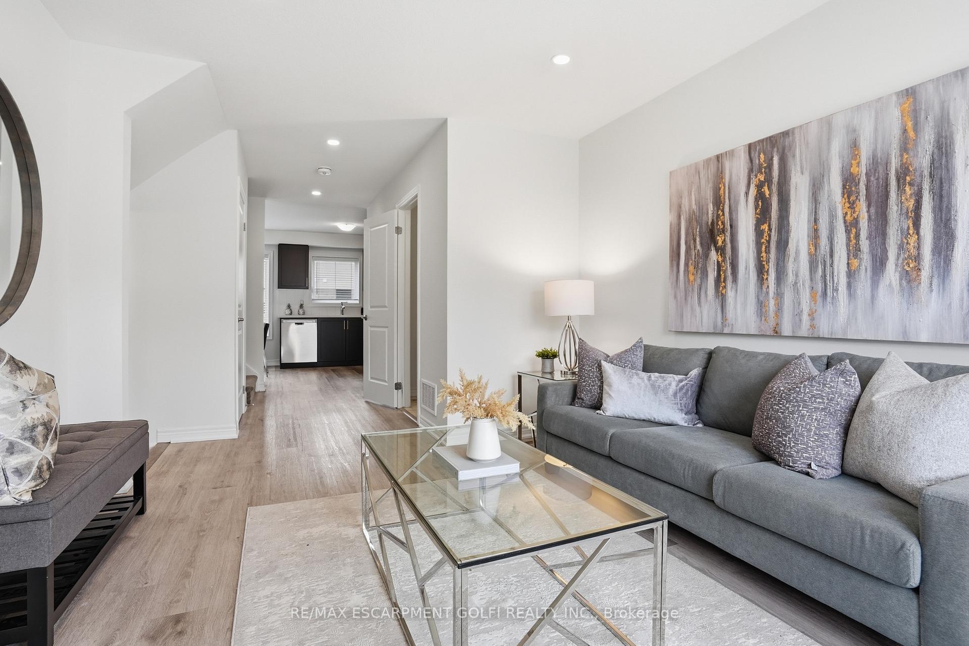 Photo 6 of 32 Radison Lane, Hamilton, McQuesten — HOMEH