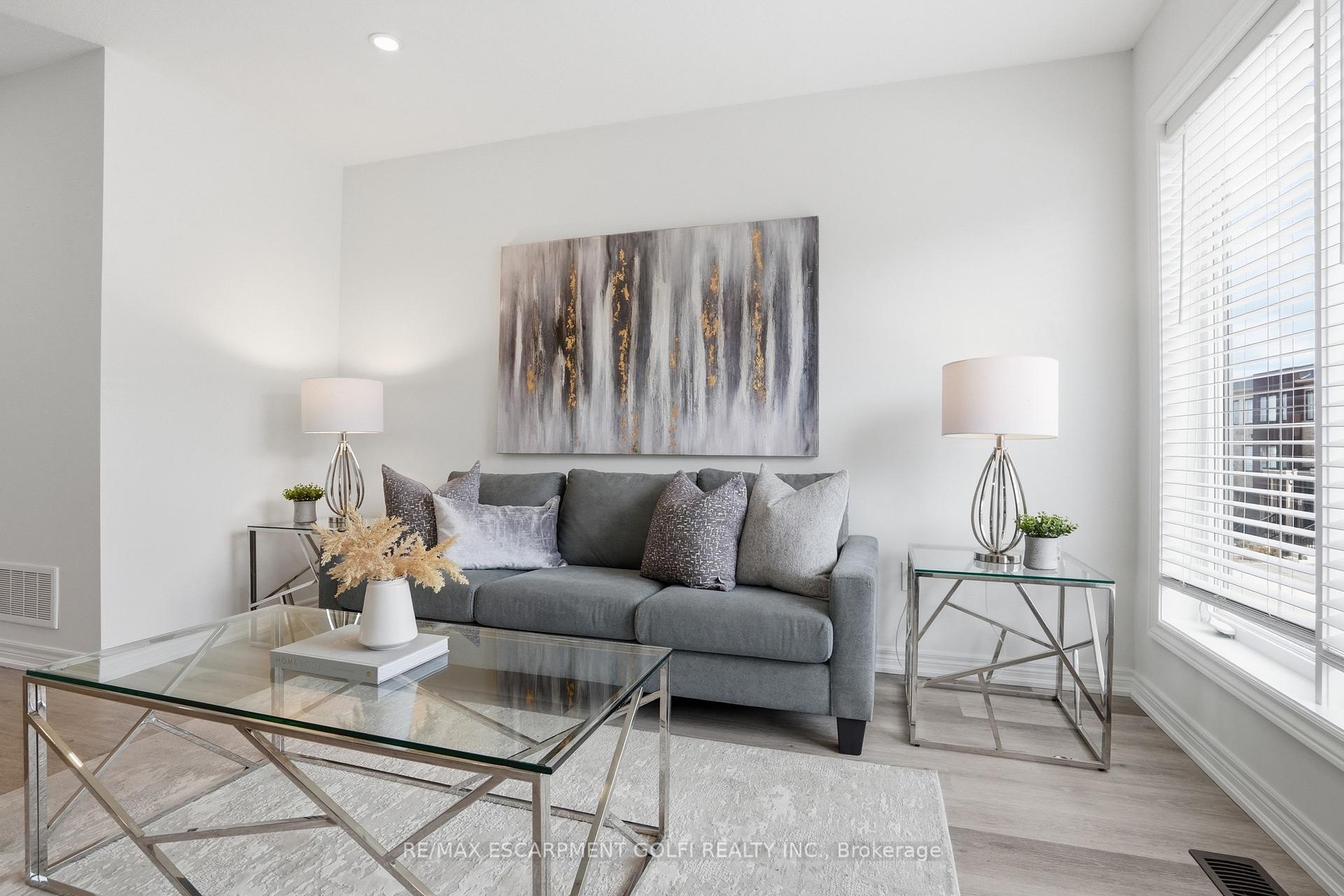 Photo 7 of 32 Radison Lane, Hamilton, McQuesten — HOMEH