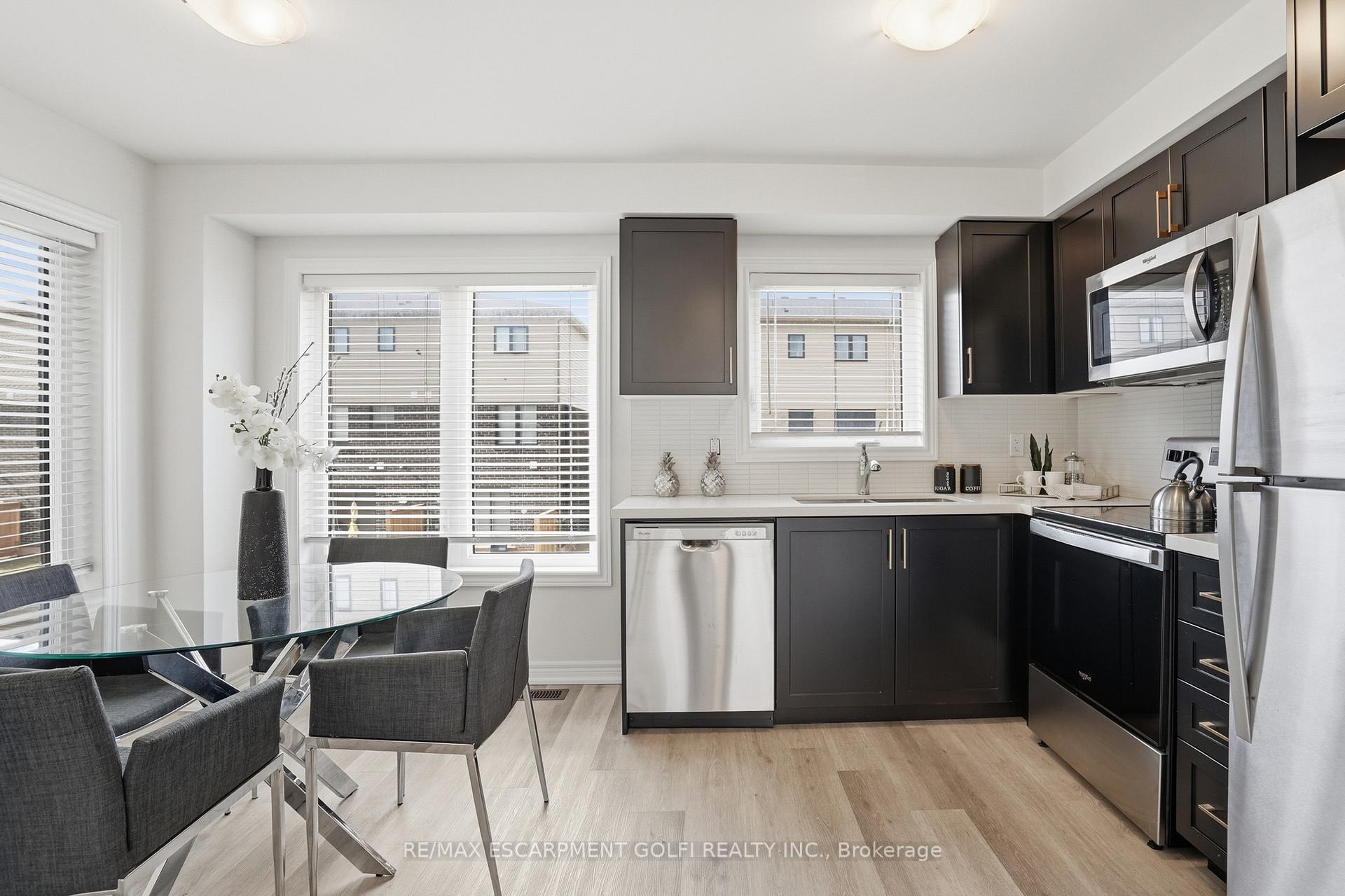 Photo 8 of 32 Radison Lane, Hamilton, McQuesten — HOMEH