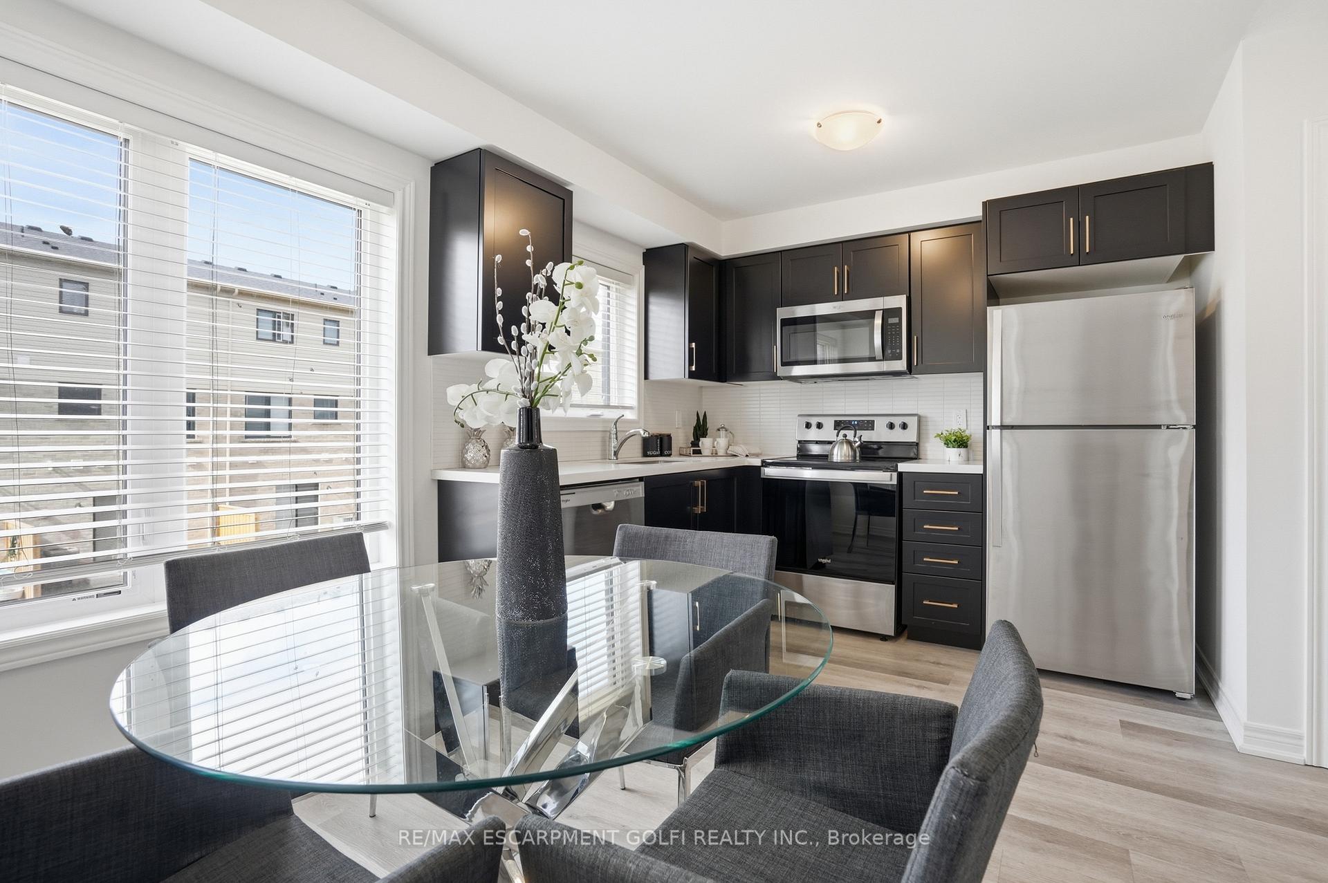 Photo 10 of 32 Radison Lane, Hamilton, McQuesten — HOMEH