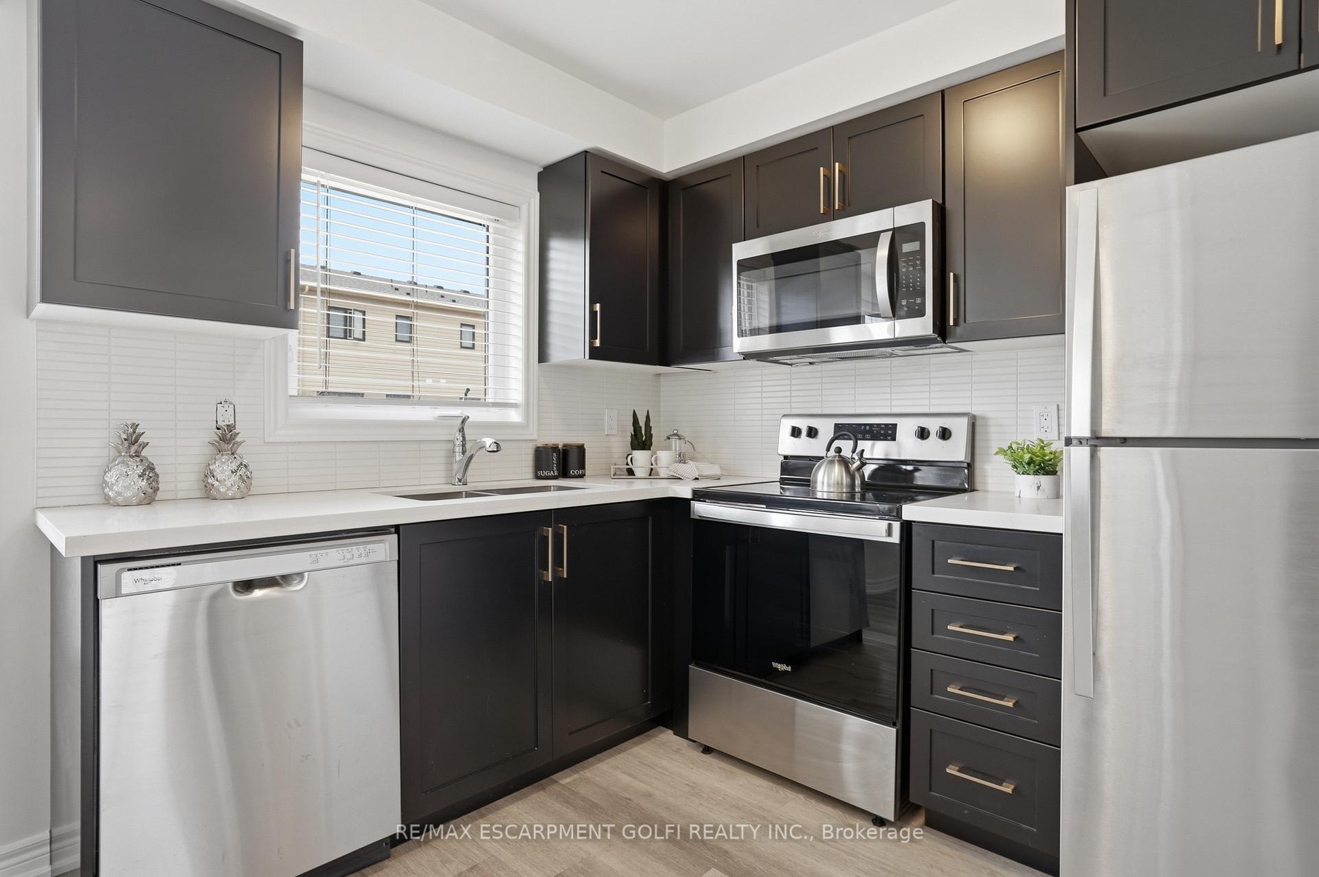 Photo 11 of 32 Radison Lane, Hamilton, McQuesten — HOMEH