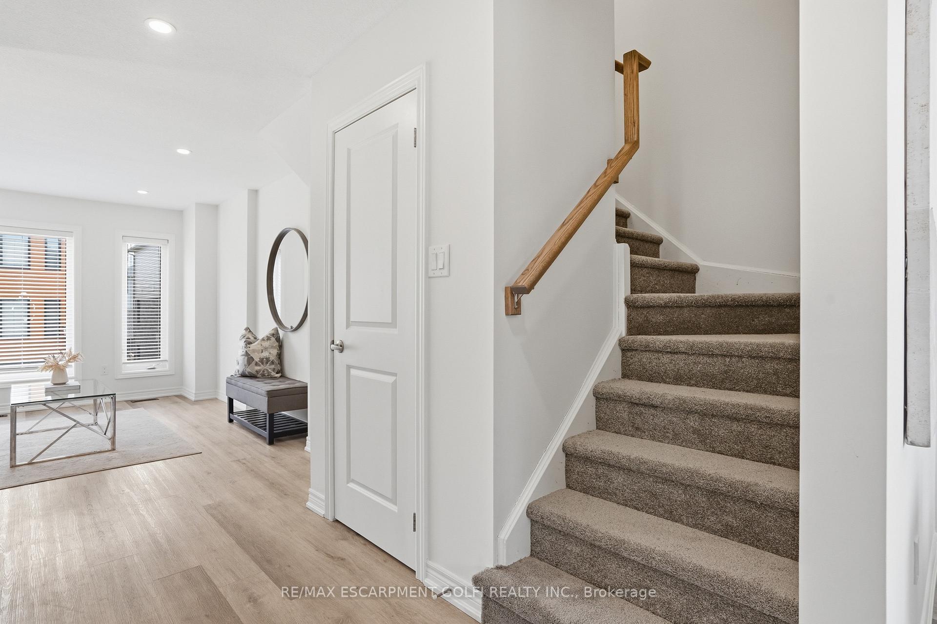 Photo 14 of 32 Radison Lane, Hamilton, McQuesten — HOMEH