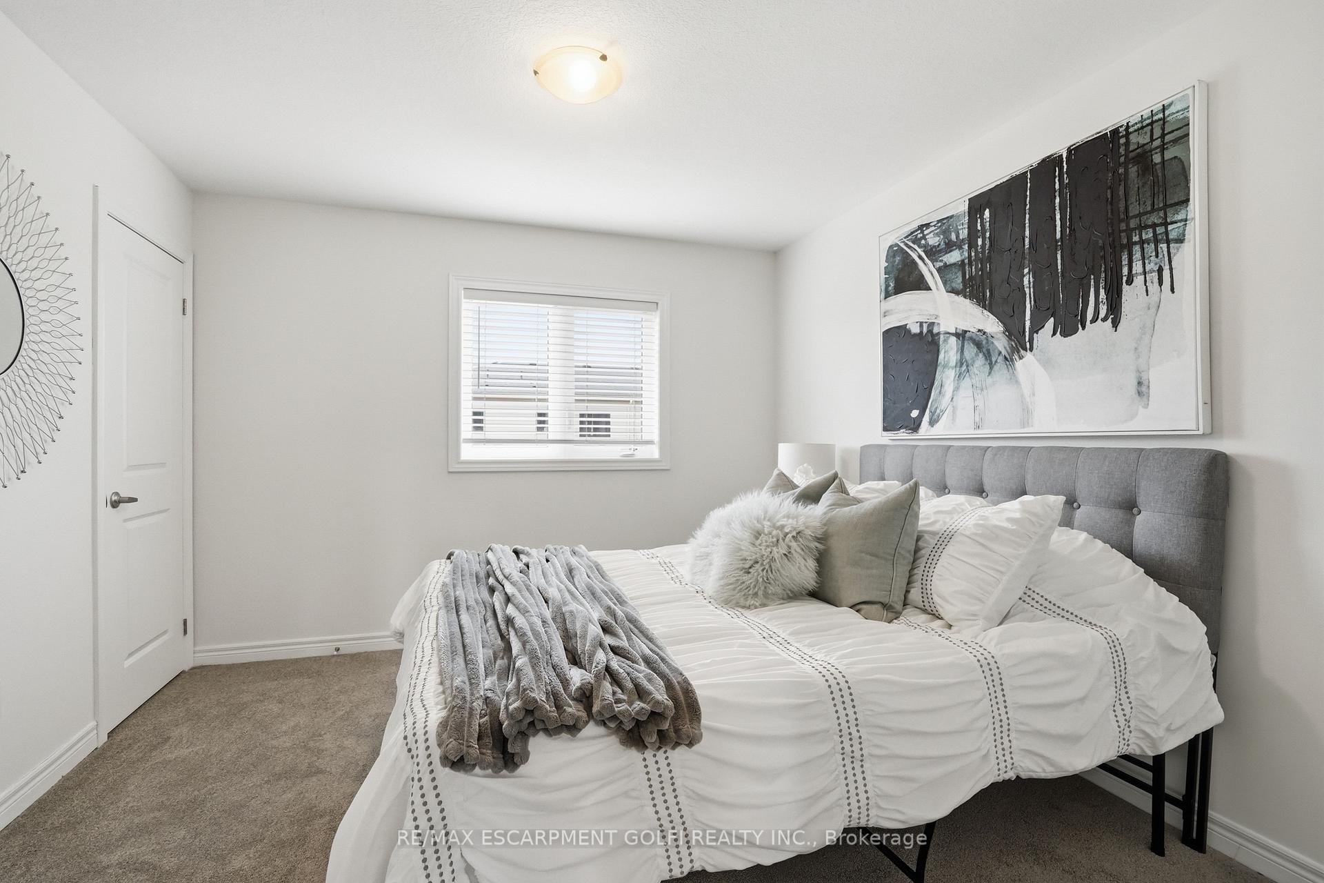 Photo 15 of 32 Radison Lane, Hamilton, McQuesten — HOMEH