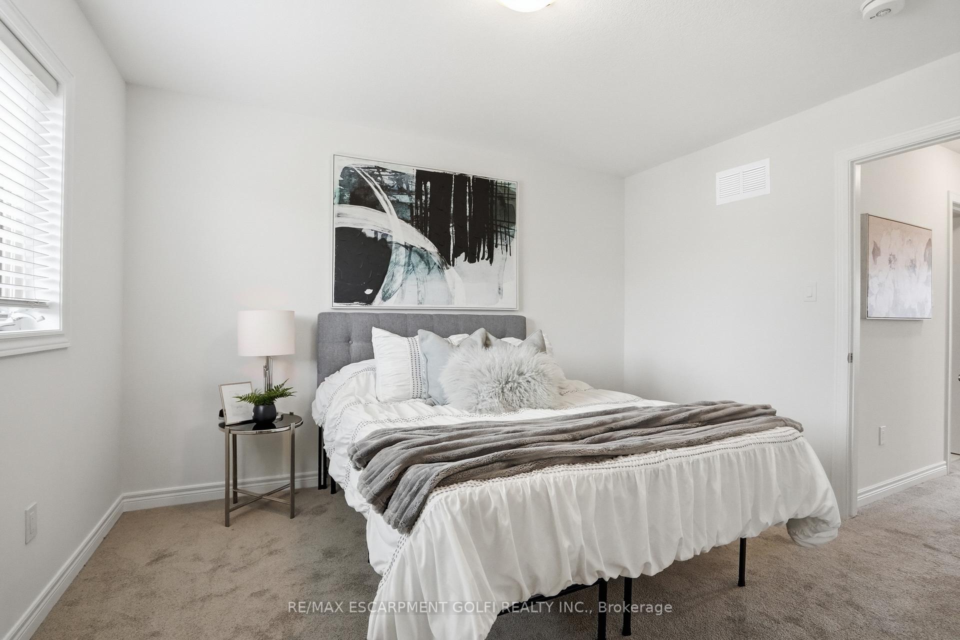 Photo 16 of 32 Radison Lane, Hamilton, McQuesten — HOMEH