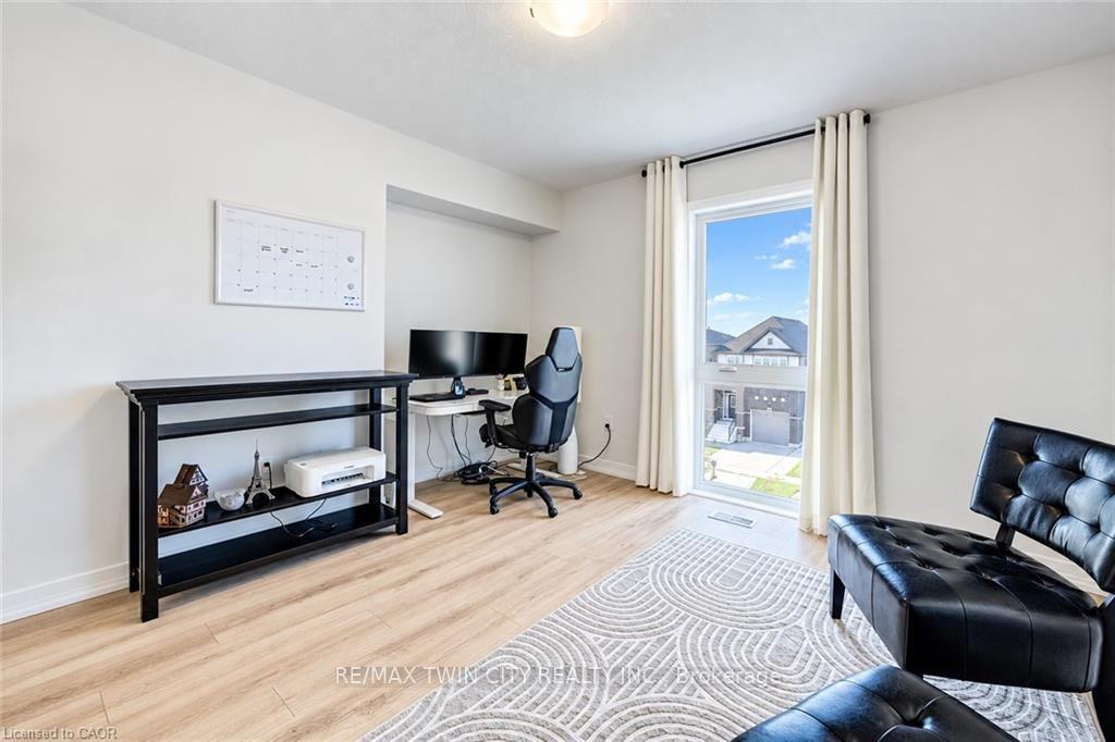 Photo 13 of 680 Benninger Drive, Kitchener, Brigadoon — HOMEH