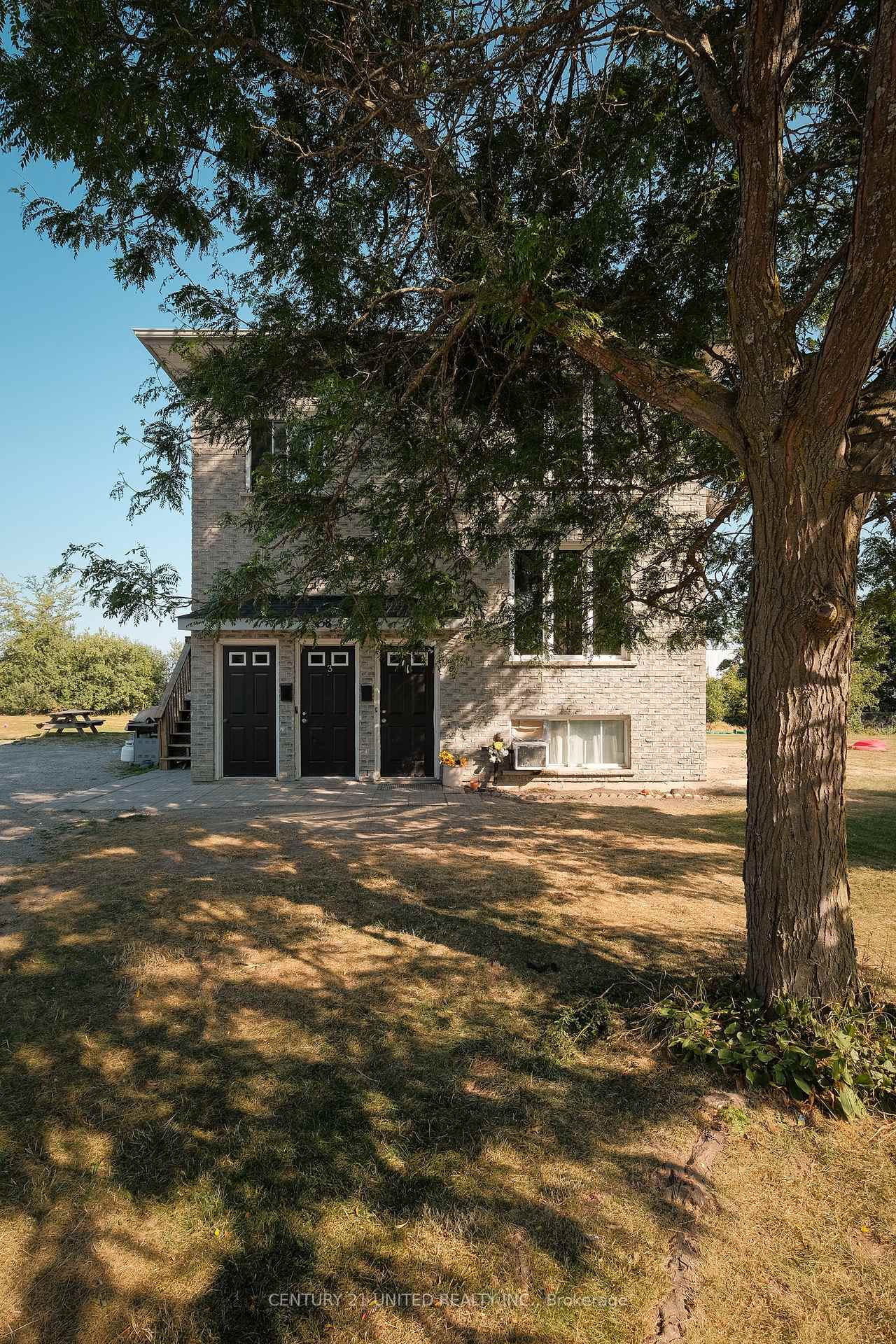 Photo 2 of 538 Crystal Drive, Peterborough, Ashburnham Ward 4 — HOMEH
