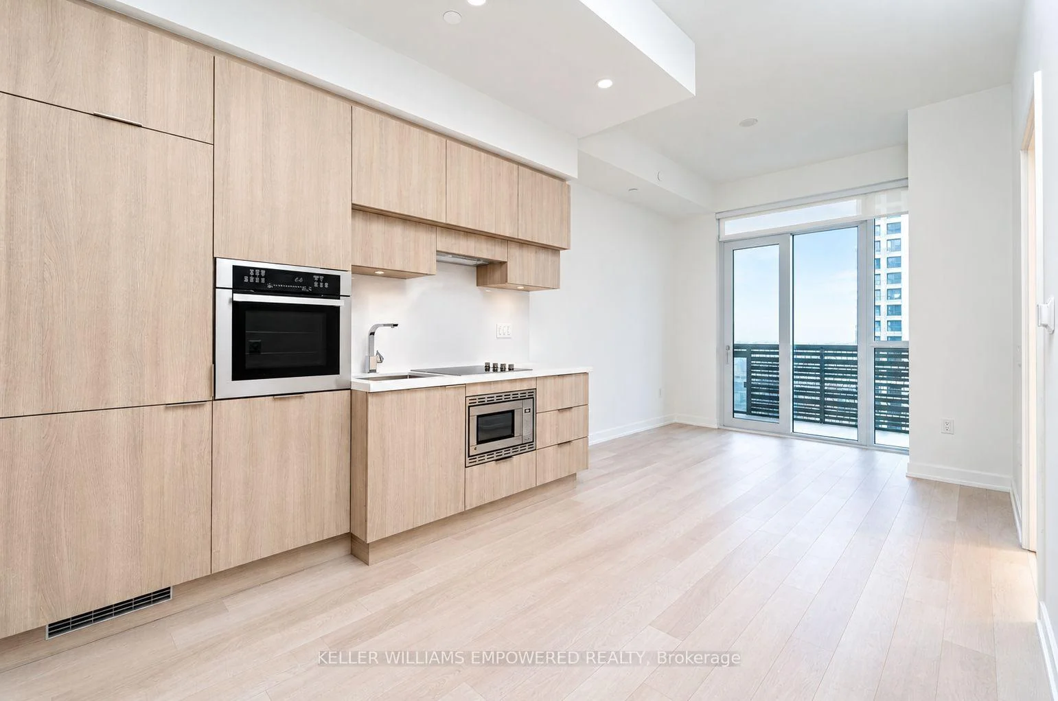Photo 2 of Unit 2102, 39 Roehampton Avenue, Toronto, Mount Pleasant West — HOMEH