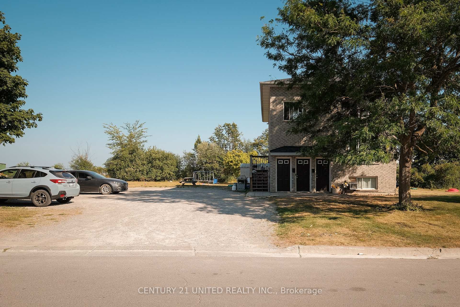 Photo 3 of 546 Crystal Drive, Peterborough, Ashburnham Ward 4 — HOMEH