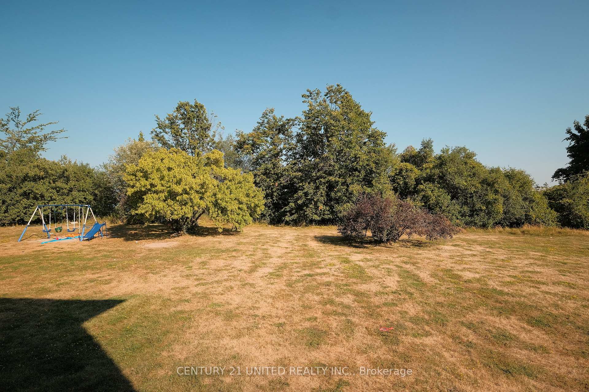 Photo 5 of 546 Crystal Drive, Peterborough, Ashburnham Ward 4 — HOMEH