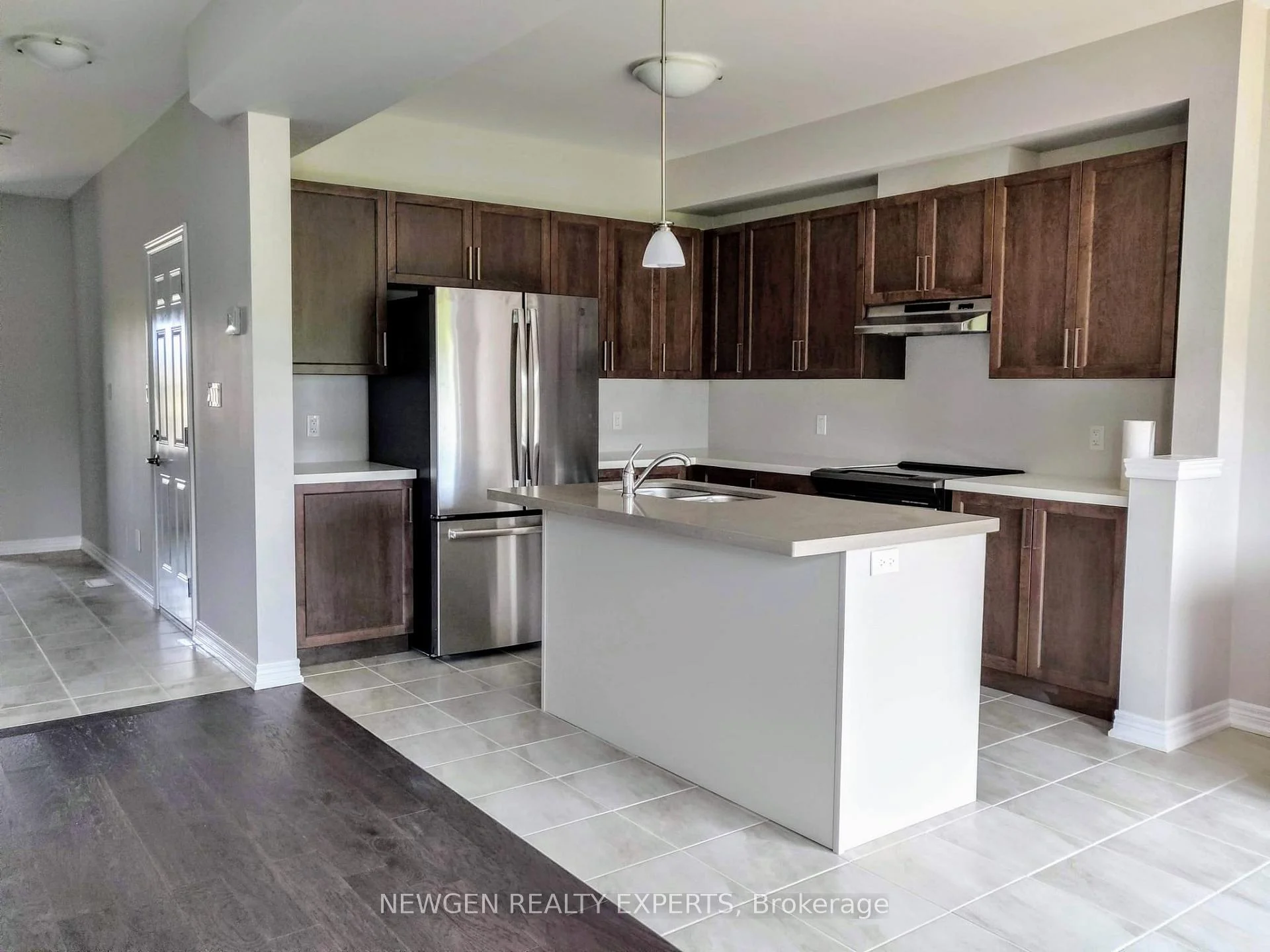 Photo 3 of 58 Severino Circle, West Lincoln, Smithville — HOMEH