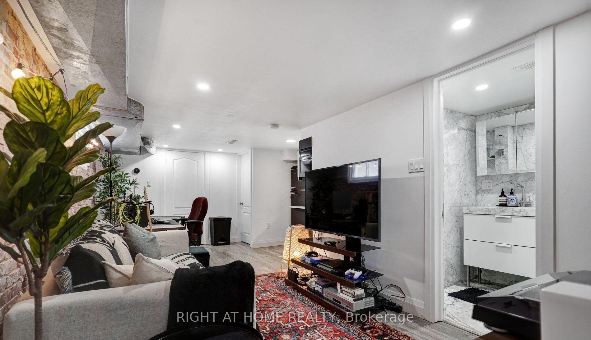 Photo 1 of Unit Lower, 35 Chryessa Avenue, Toronto, Rockcliffe-Smythe — HOMEH