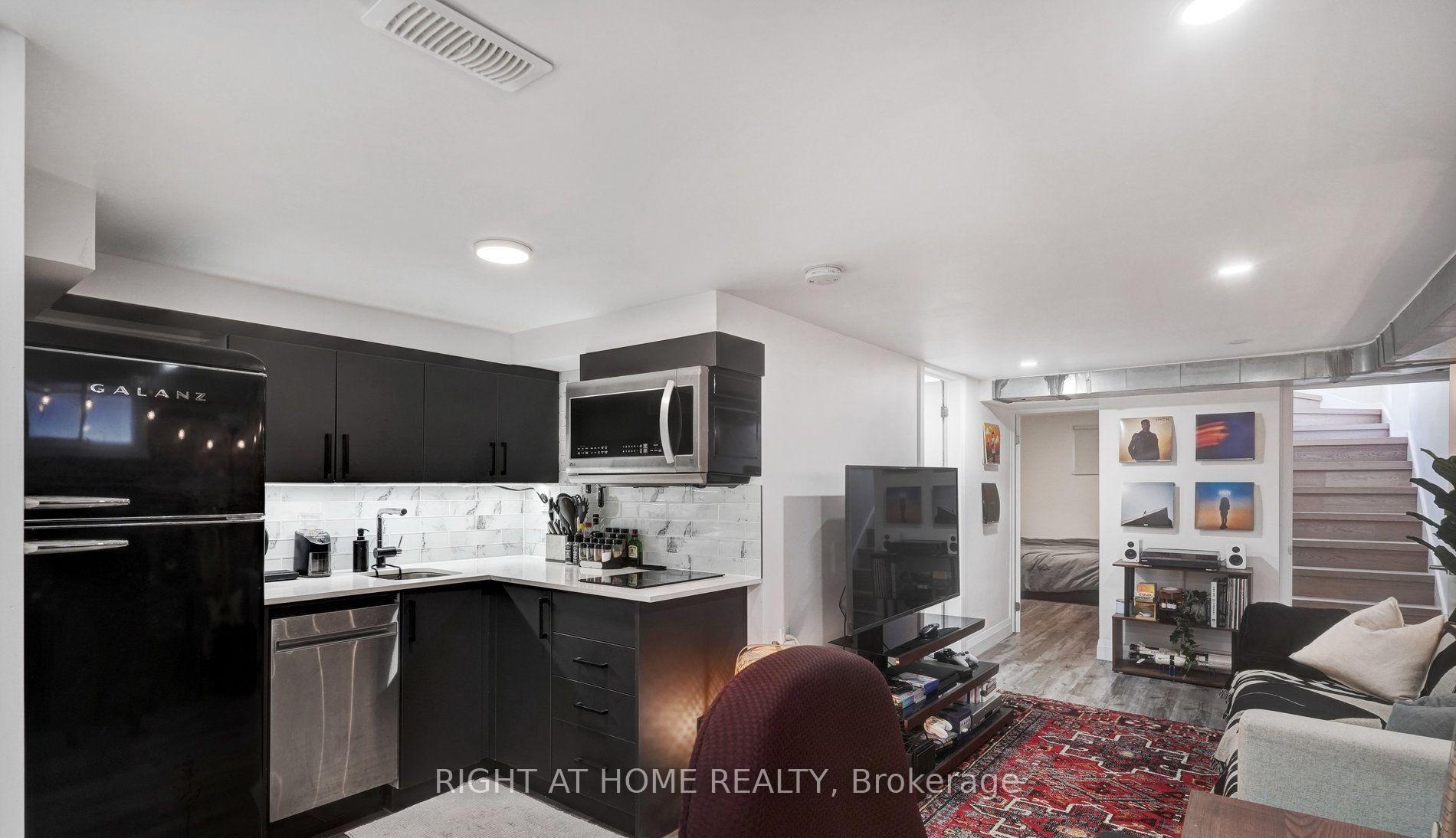 Photo 6 of Unit Lower, 35 Chryessa Avenue, Toronto, Rockcliffe-Smythe — HOMEH