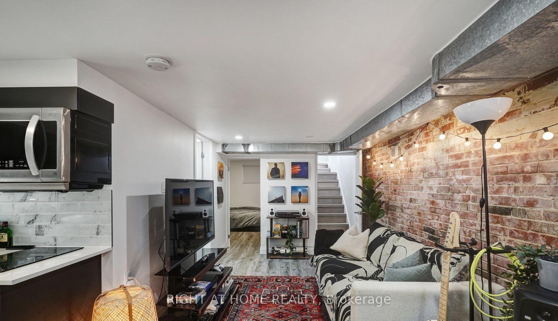Photo 7 of Unit Lower, 35 Chryessa Avenue, Toronto, Rockcliffe-Smythe — HOMEH