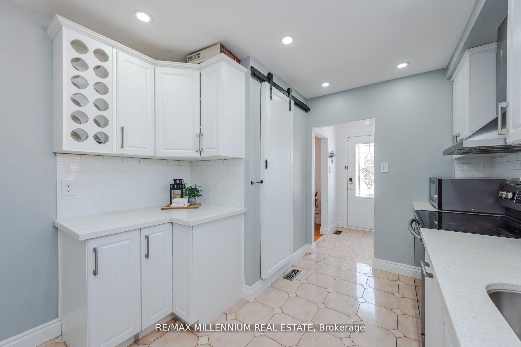 Photo 5 of 13 Cumberland Drive, Brampton, Brampton North — HOMEH