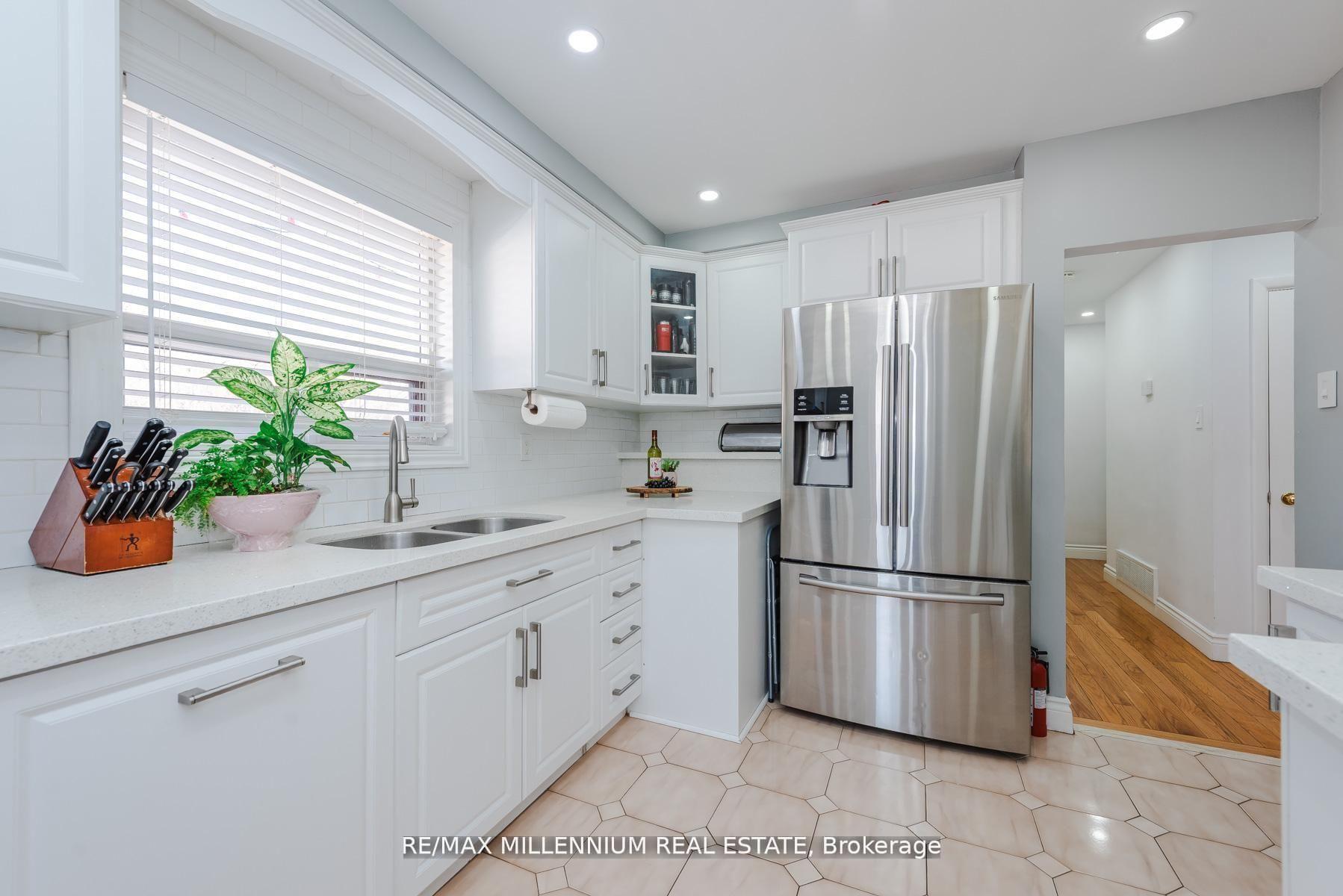 Photo 7 of 13 Cumberland Drive, Brampton, Brampton North — HOMEH