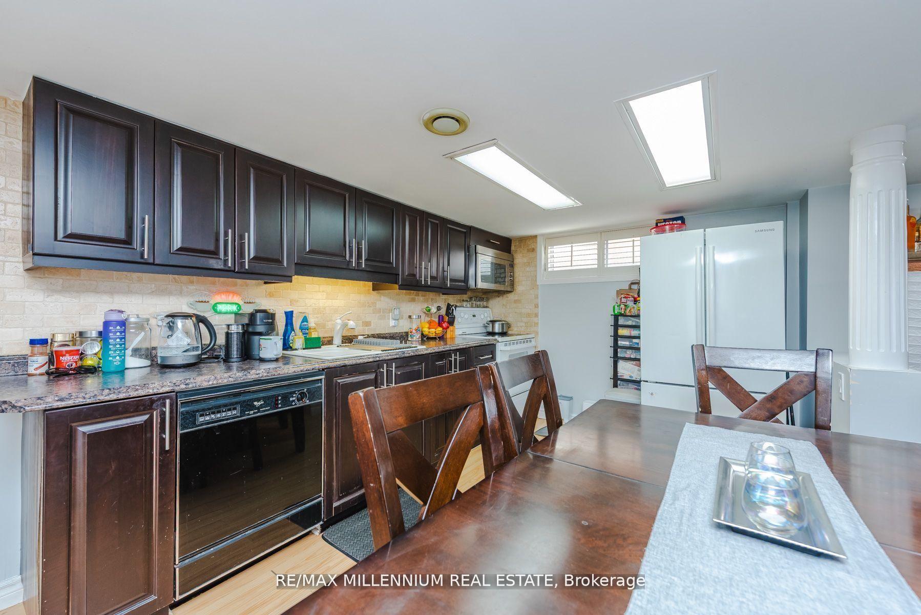 Photo 9 of 13 Cumberland Drive, Brampton, Brampton North — HOMEH