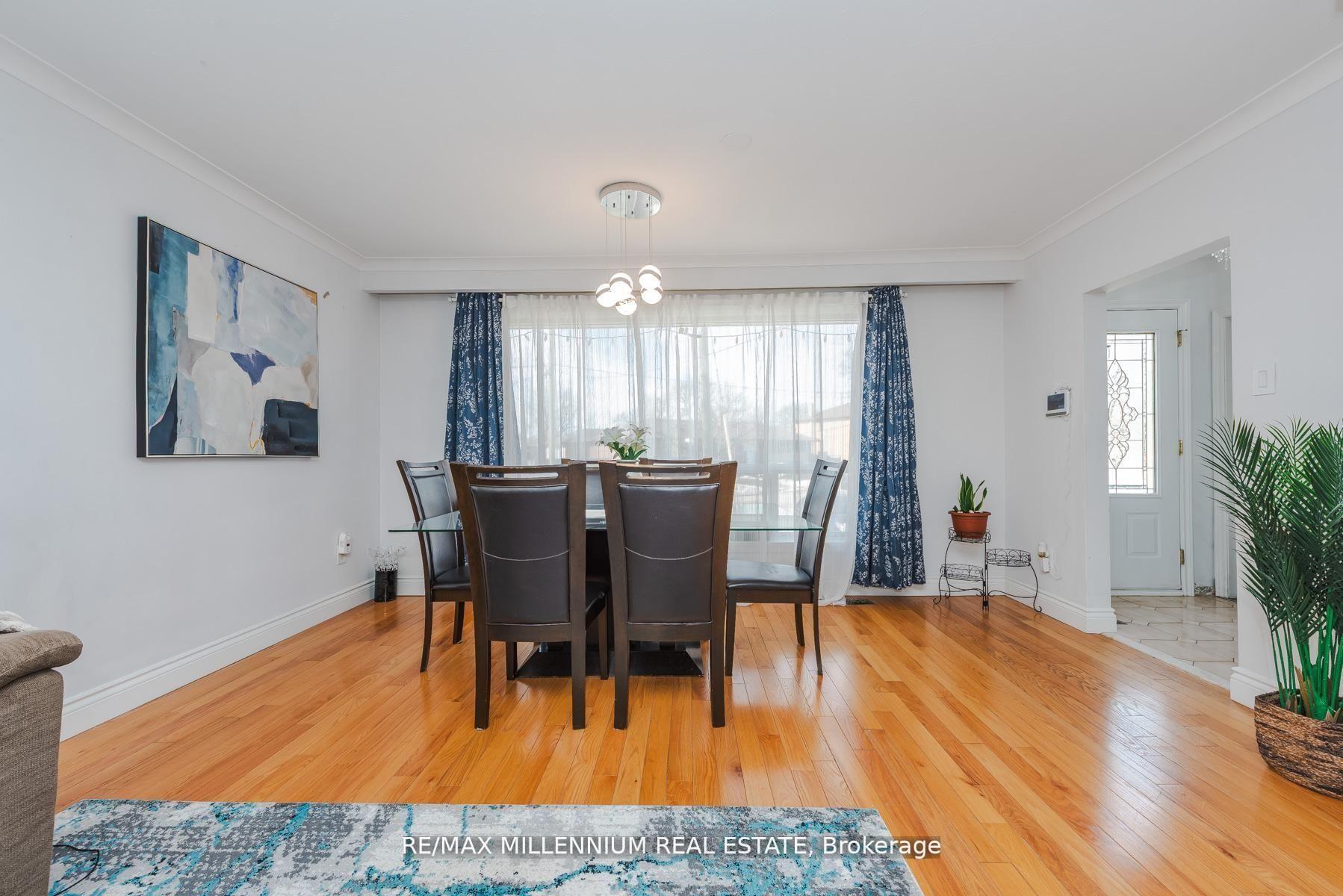 Photo 10 of 13 Cumberland Drive, Brampton, Brampton North — HOMEH