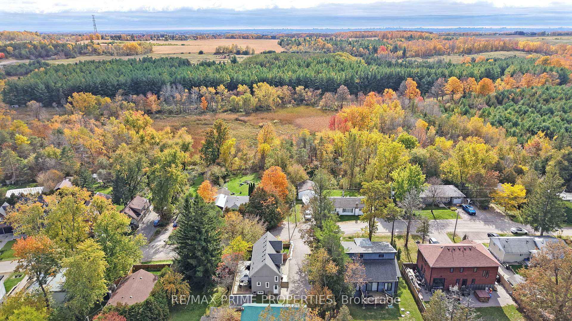 Photo 4 of 54 Valley Road, Whitchurch-Stouffville, Rural Whitchurch-Stouffville — HOMEH