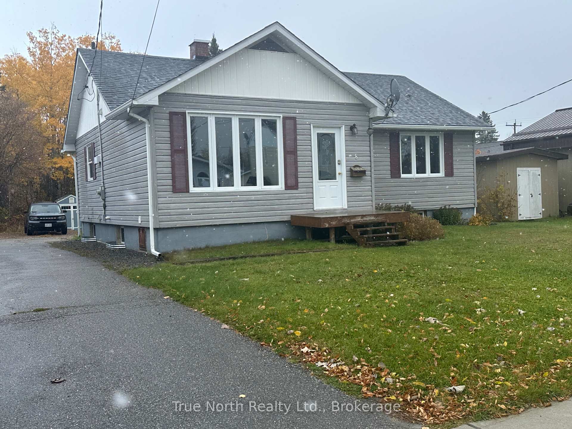 Photo 1 of 8 Montgomery Avenue, Kapuskasing — HOMEH
