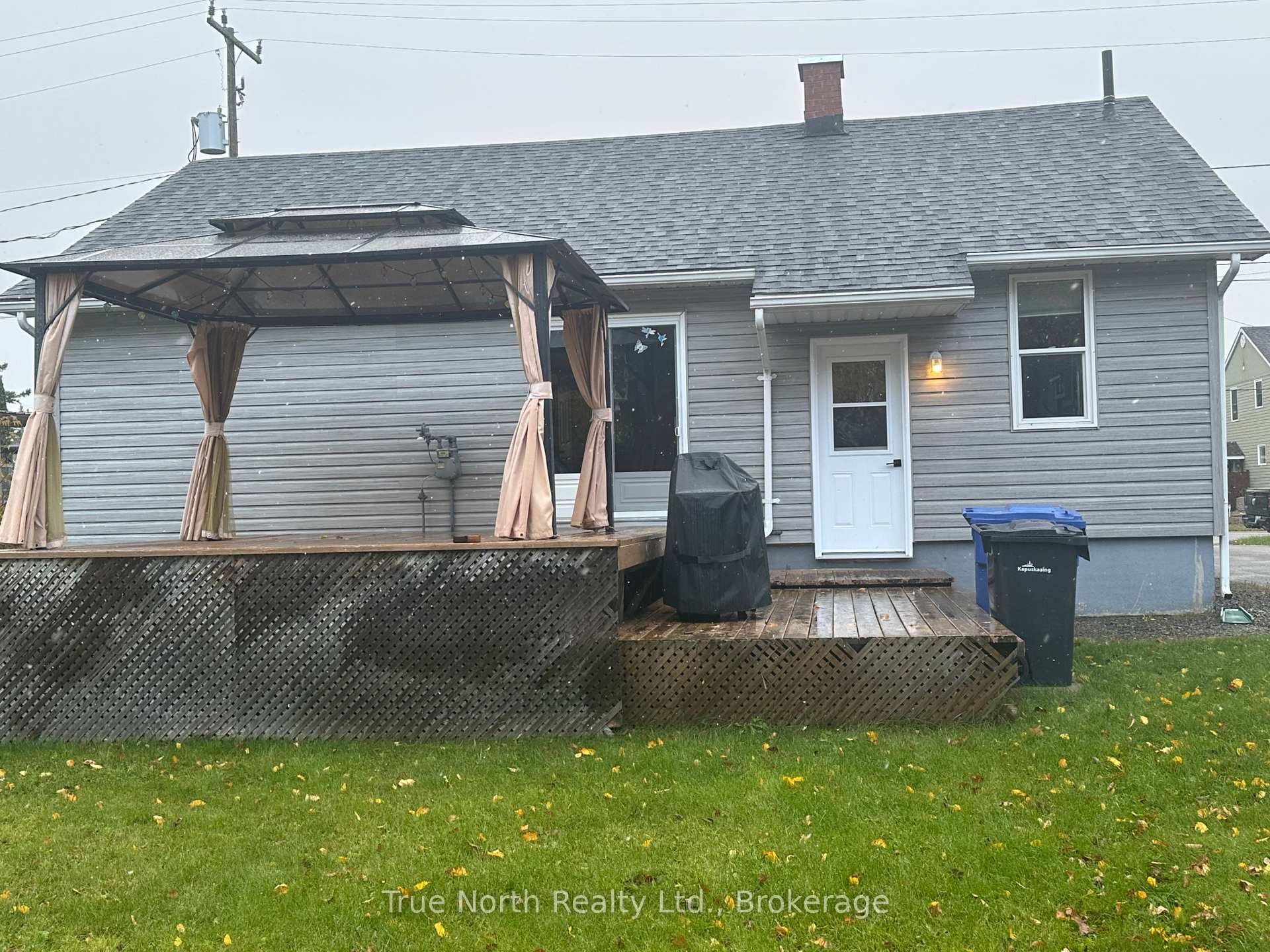 Photo 2 of 8 Montgomery Avenue, Kapuskasing — HOMEH