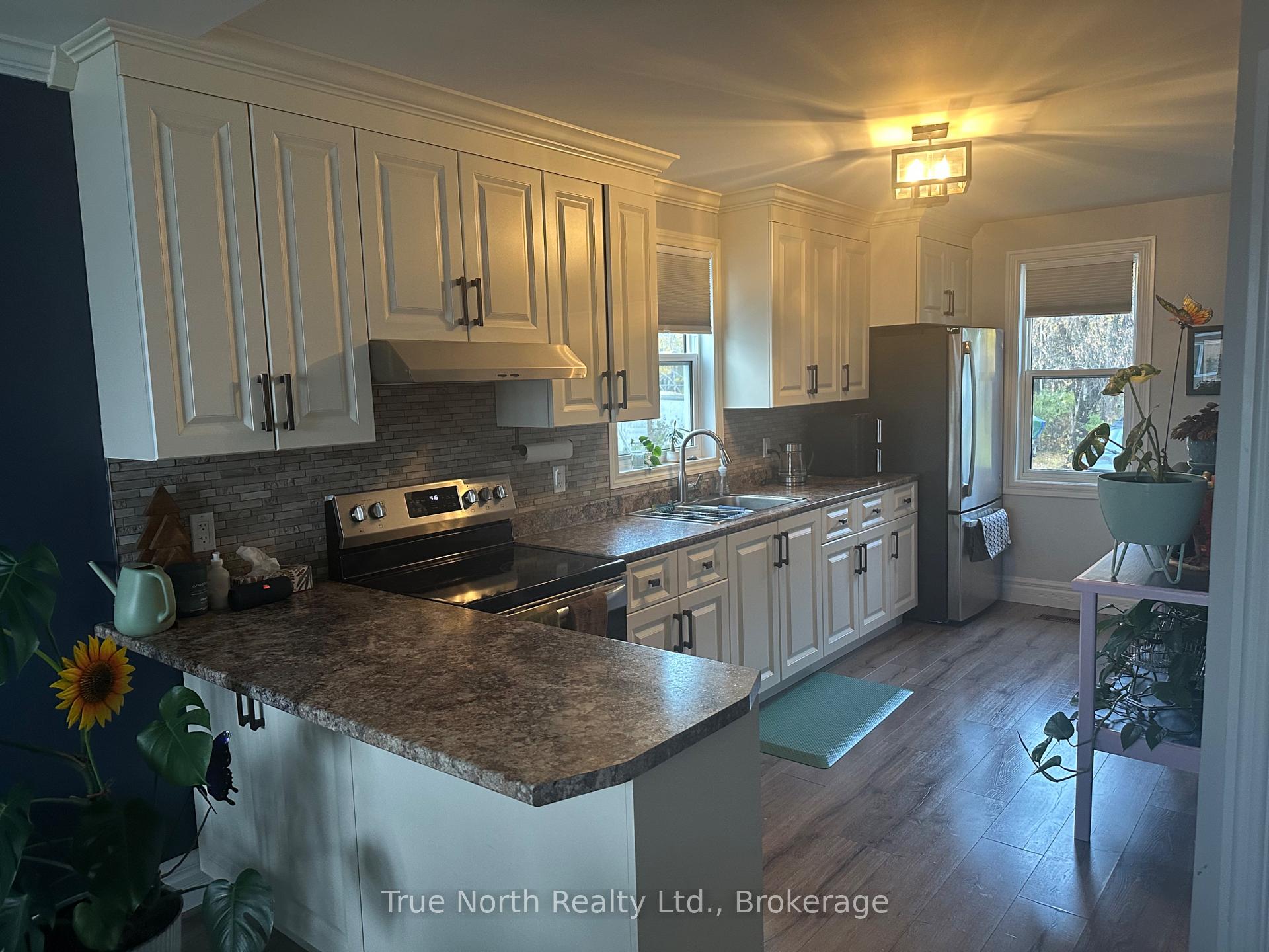 Photo 3 of 8 Montgomery Avenue, Kapuskasing — HOMEH