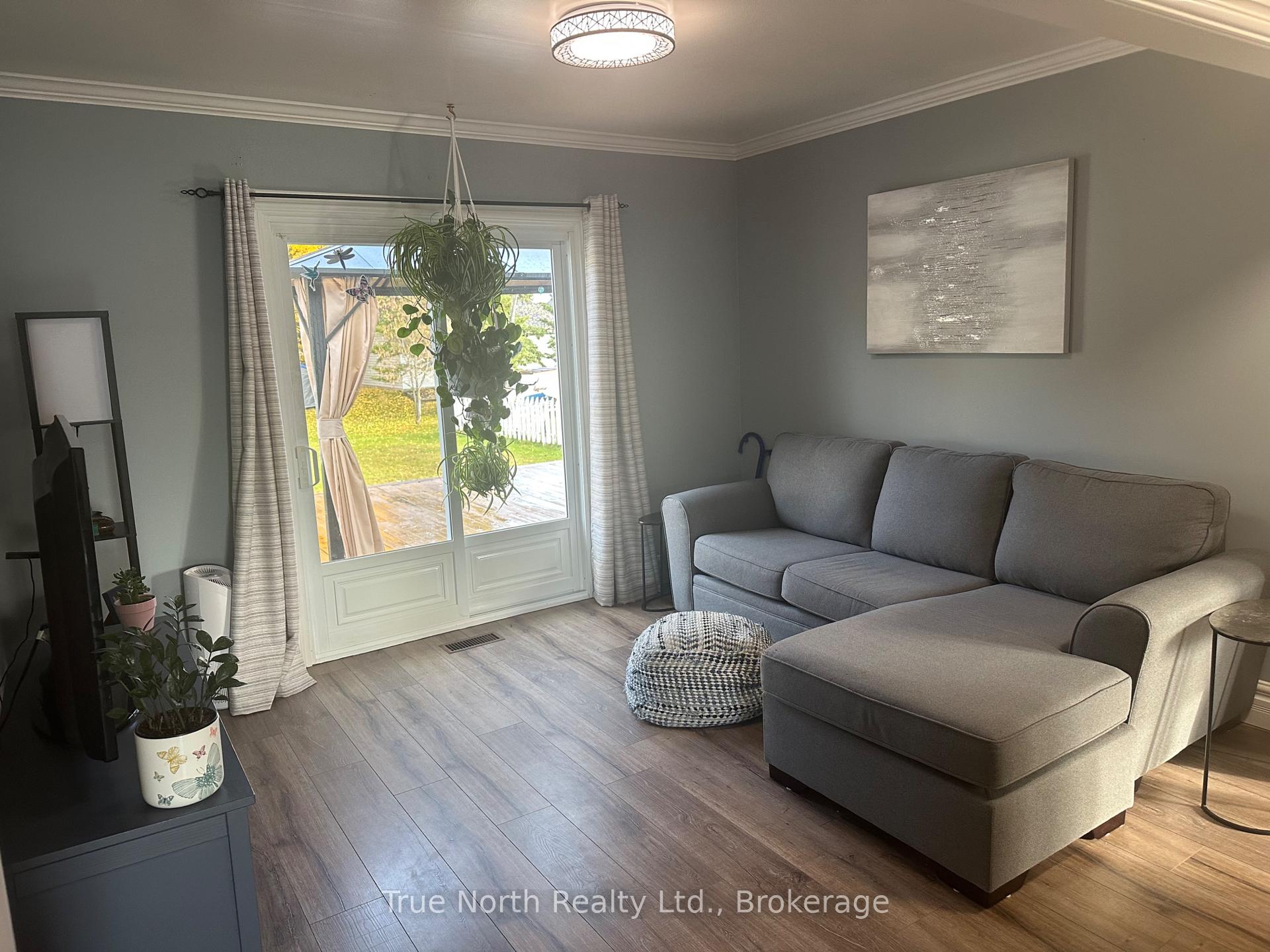 Photo 5 of 8 Montgomery Avenue, Kapuskasing — HOMEH