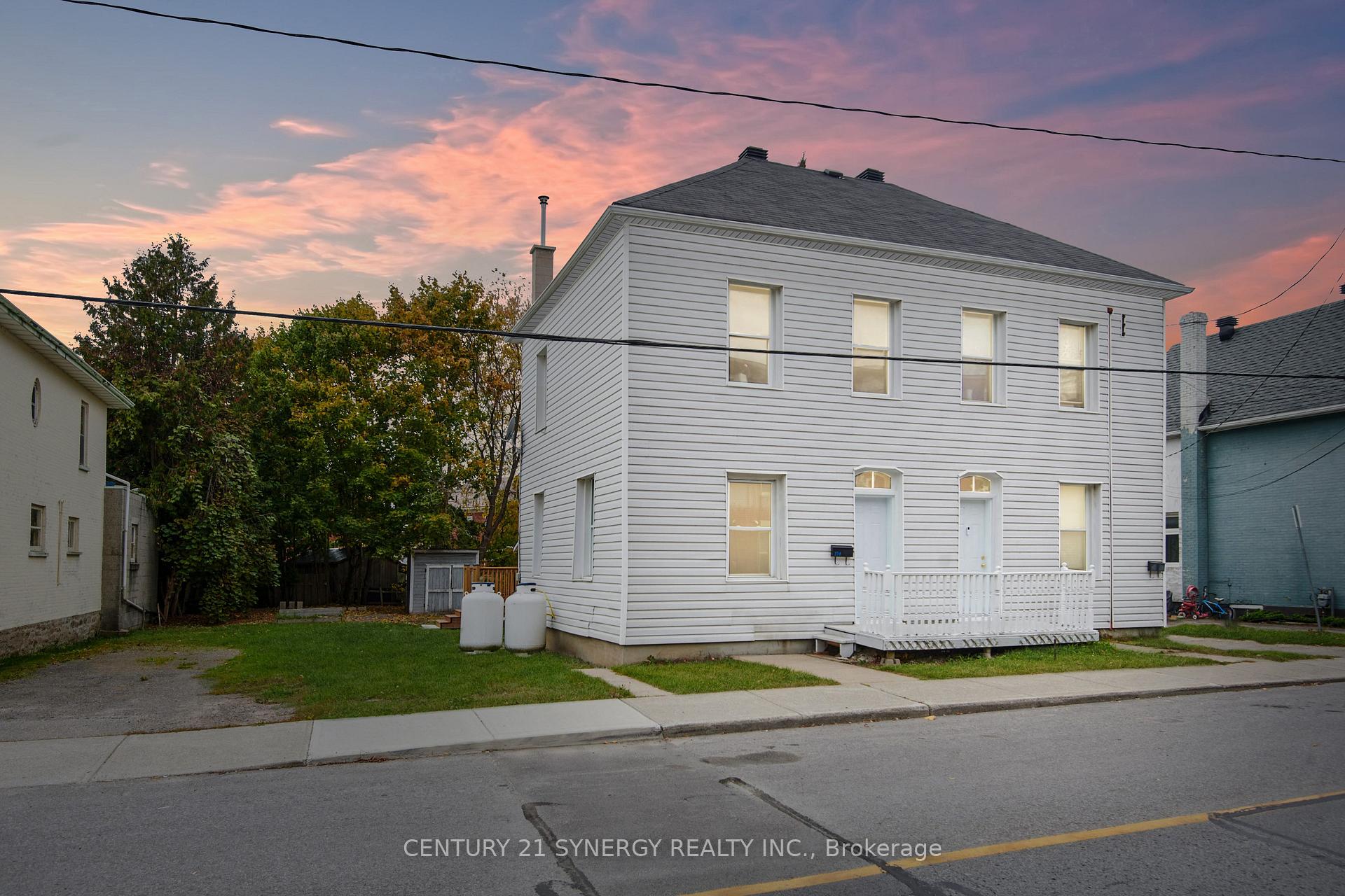 Front of 154-156 beckwith Street