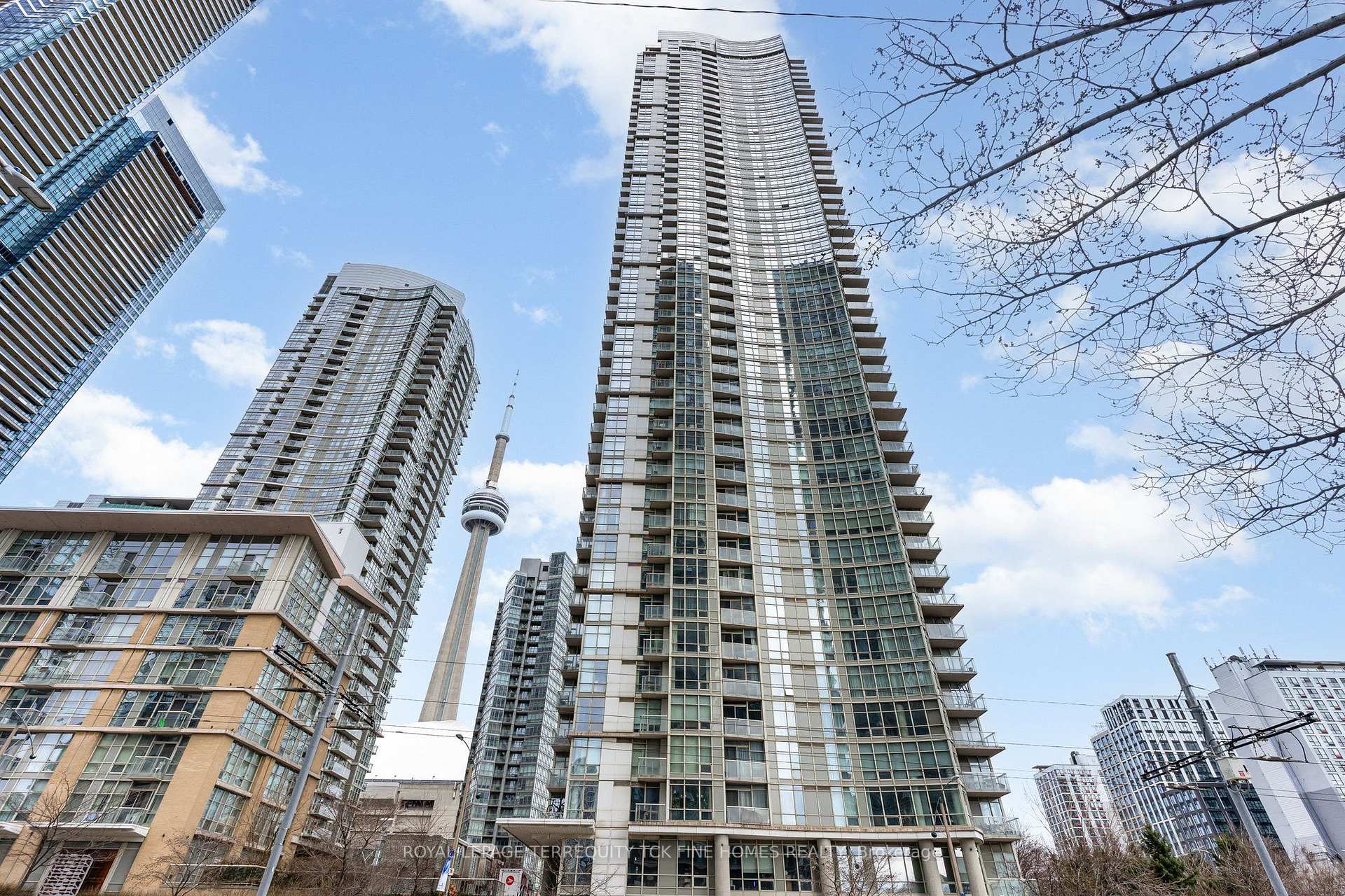 Photo of Unit 5303, 35 Mariner Terrace