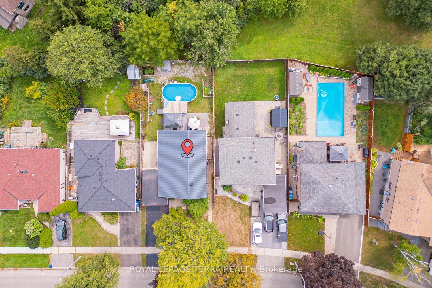 Photo 3 of 1571 Lewisham Drive, Mississauga, Clarkson — HOMEH