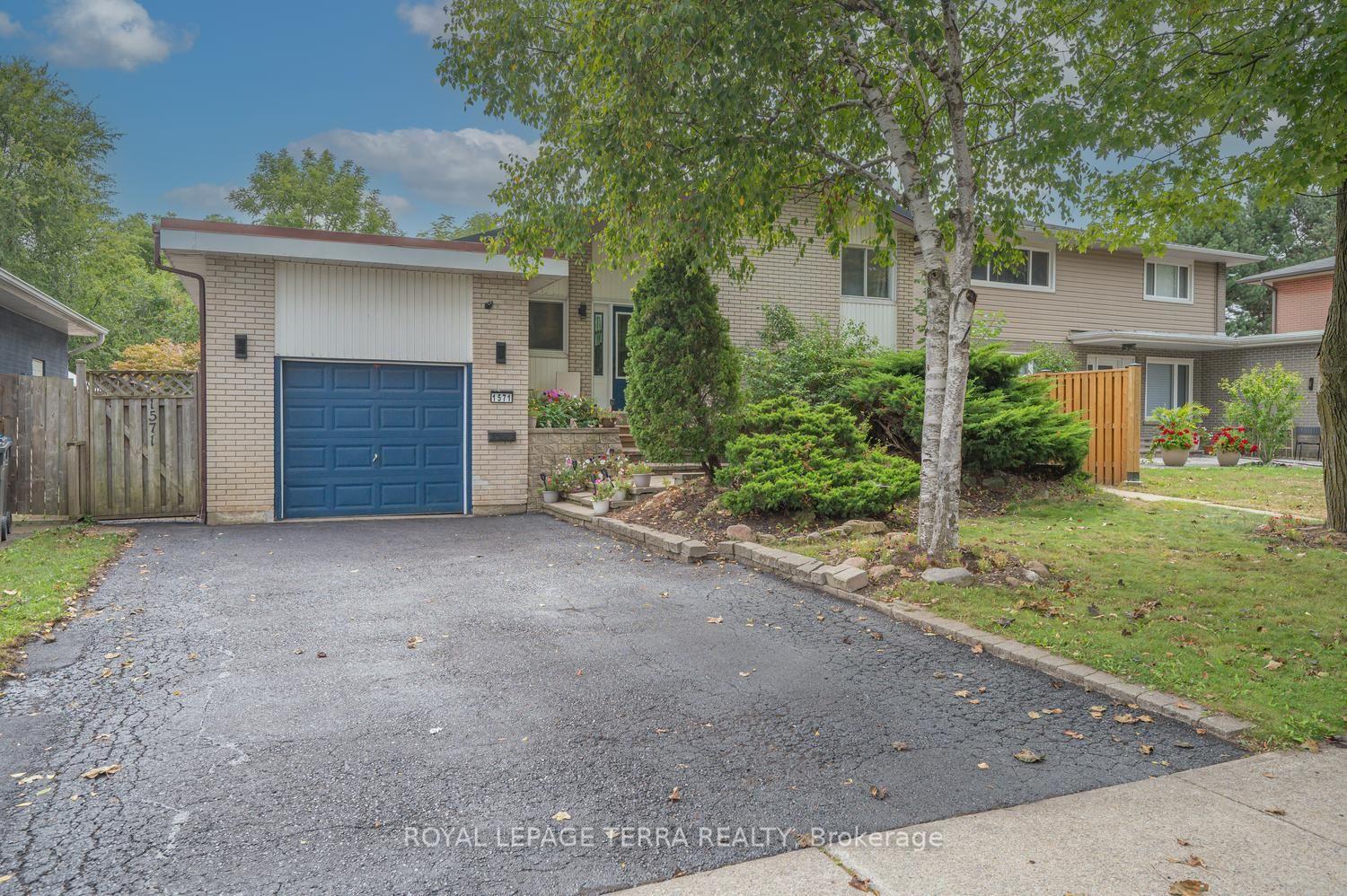 Photo 4 of 1571 Lewisham Drive, Mississauga, Clarkson — HOMEH