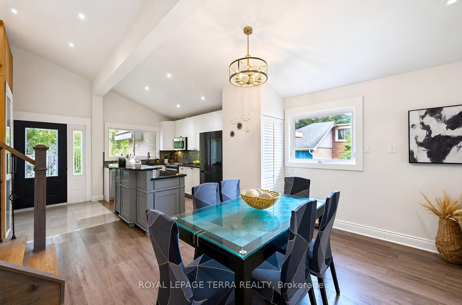 Photo 10 of 1571 Lewisham Drive, Mississauga, Clarkson — HOMEH
