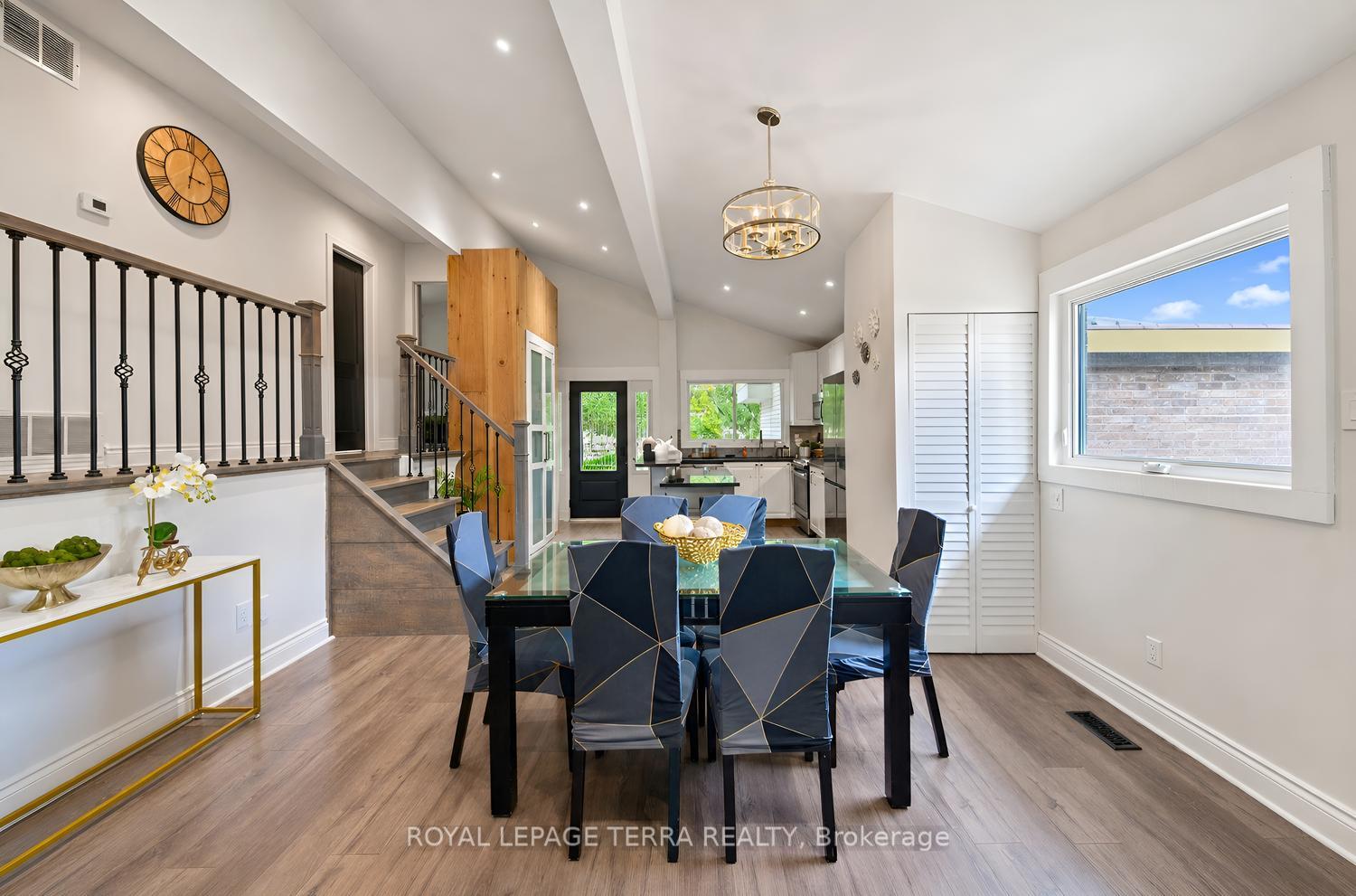 Photo 14 of 1571 Lewisham Drive, Mississauga, Clarkson — HOMEH