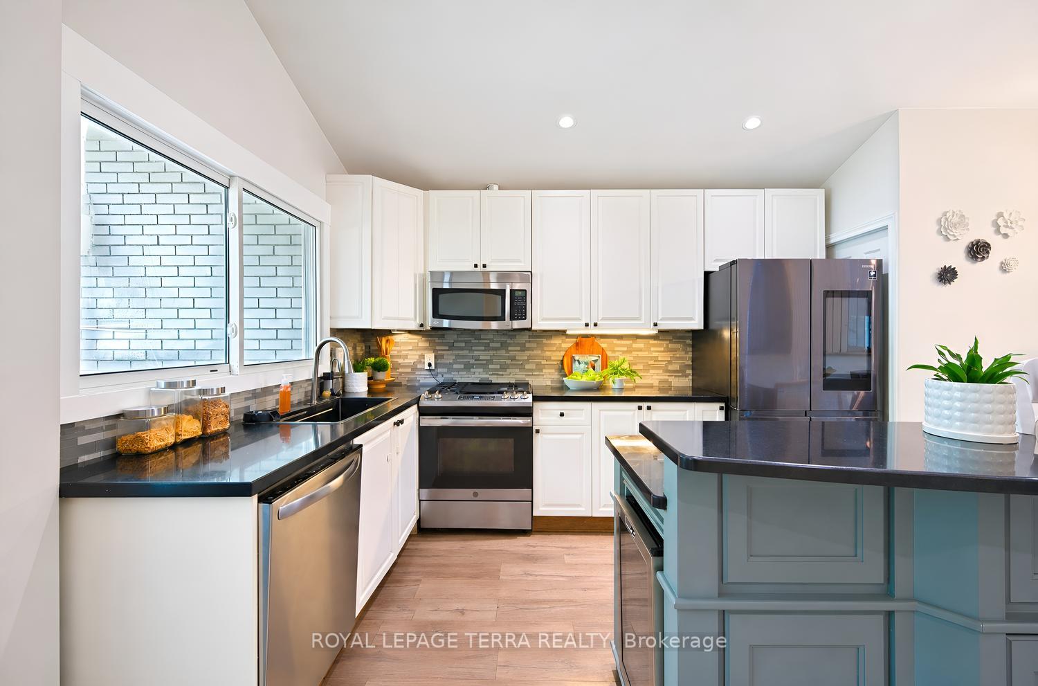 Photo 15 of 1571 Lewisham Drive, Mississauga, Clarkson — HOMEH