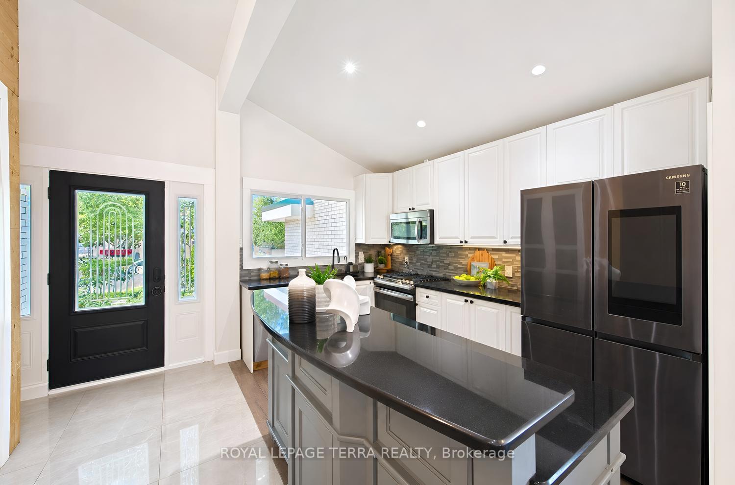Photo 17 of 1571 Lewisham Drive, Mississauga, Clarkson — HOMEH