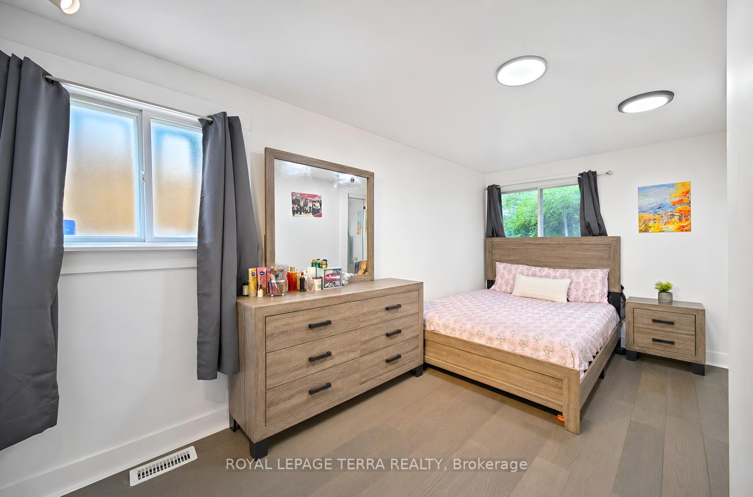 Photo 32 of 1571 Lewisham Drive, Mississauga, Clarkson — HOMEH