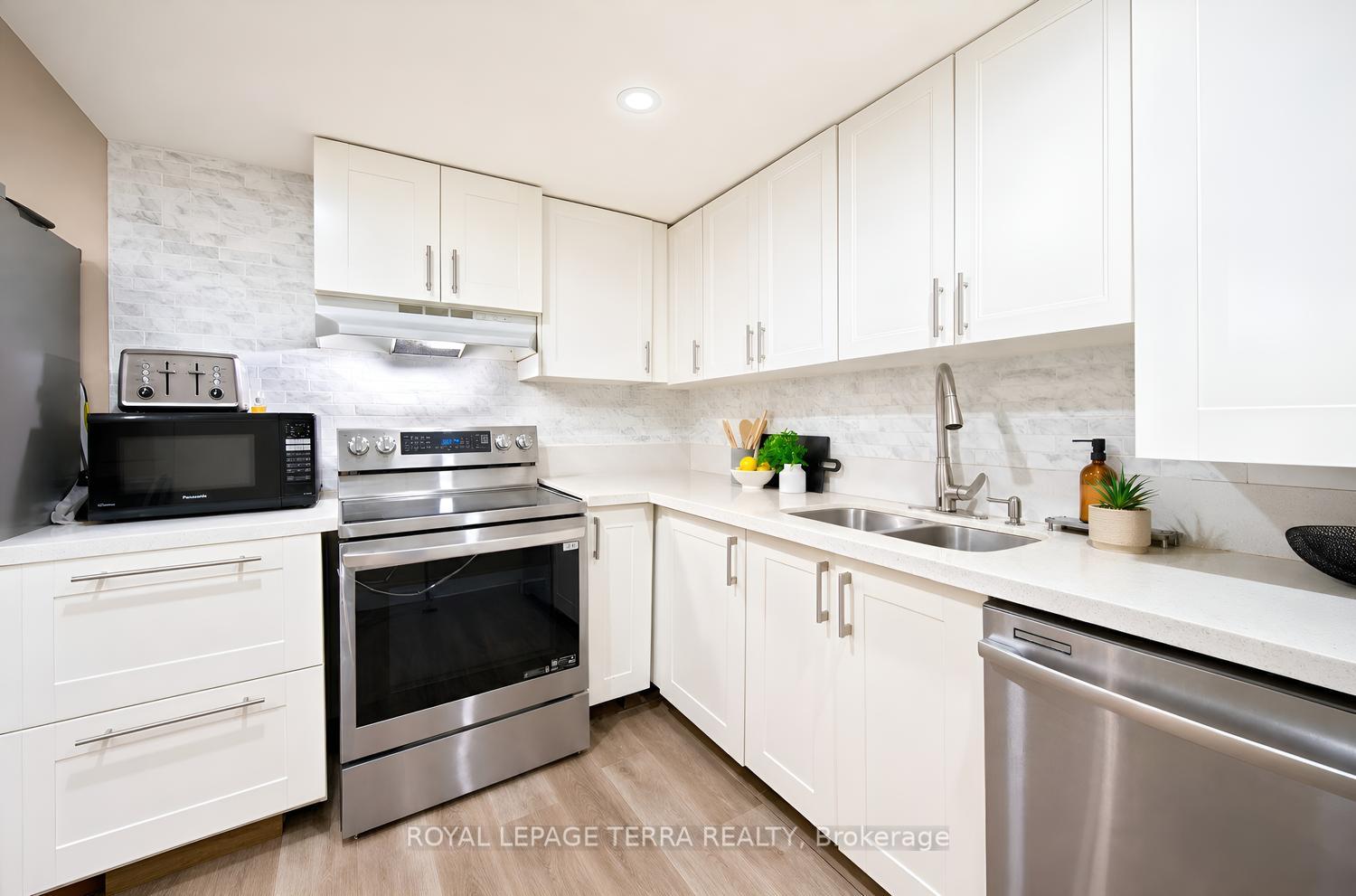 Photo 42 of 1571 Lewisham Drive, Mississauga, Clarkson — HOMEH