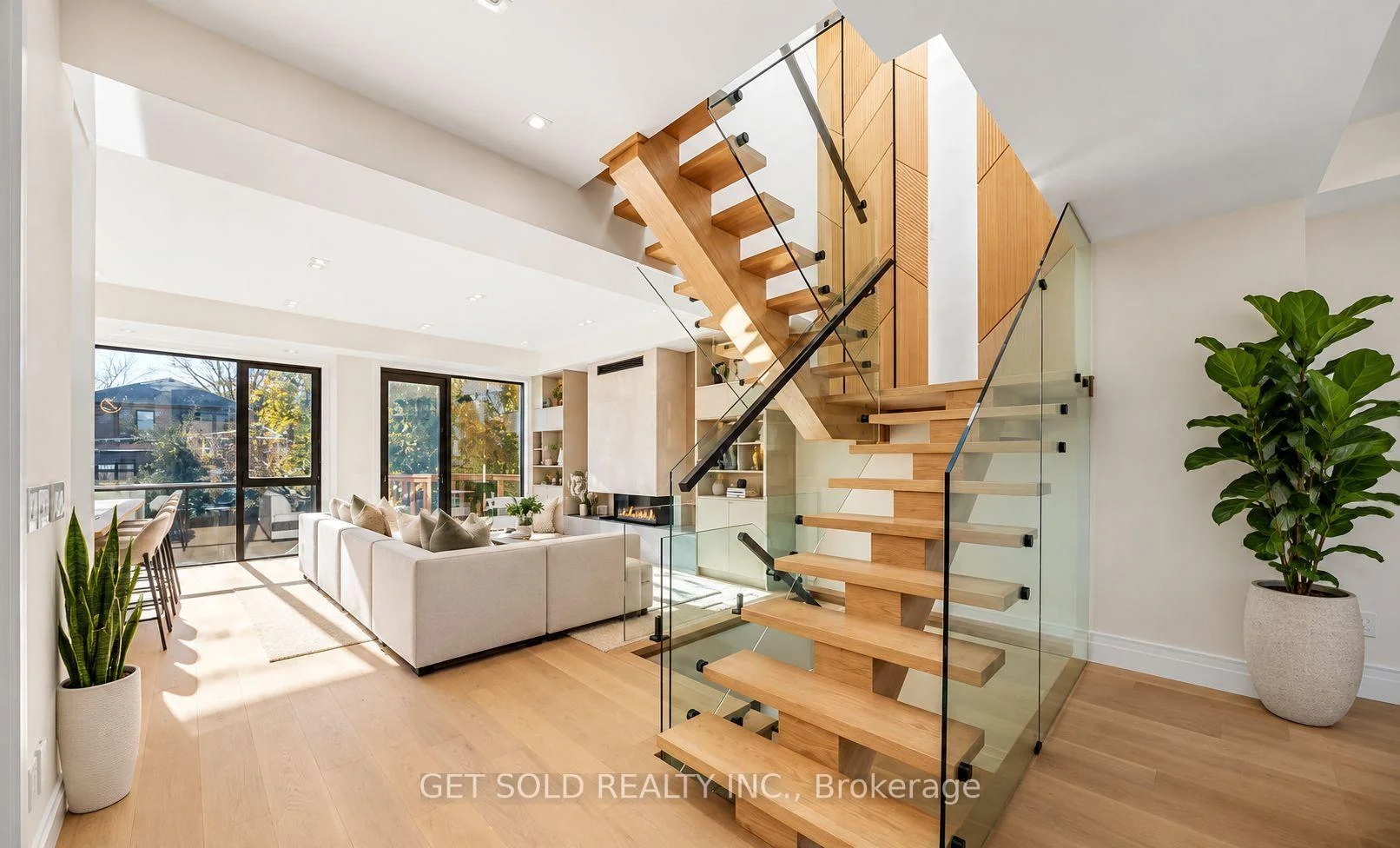 Photo 3 of 551 Broadway Avenue, Toronto, Leaside — HOMEH