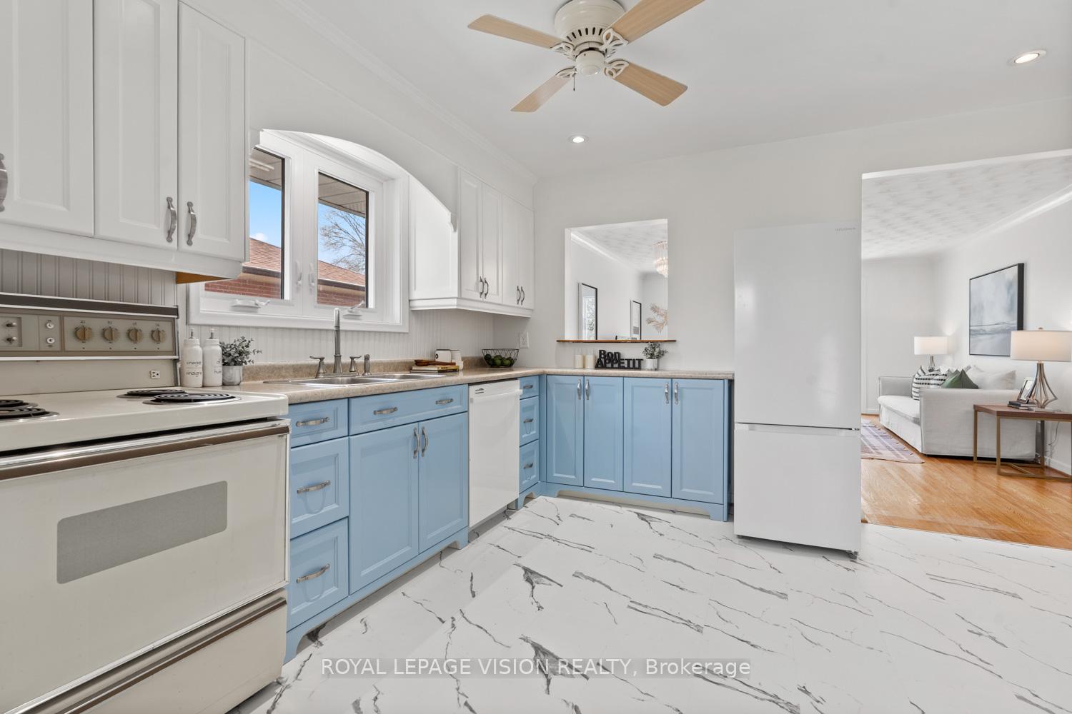Photo 11 of 6 Macduff Crescent, Scarborough, Cliffcrest — HOMEH
