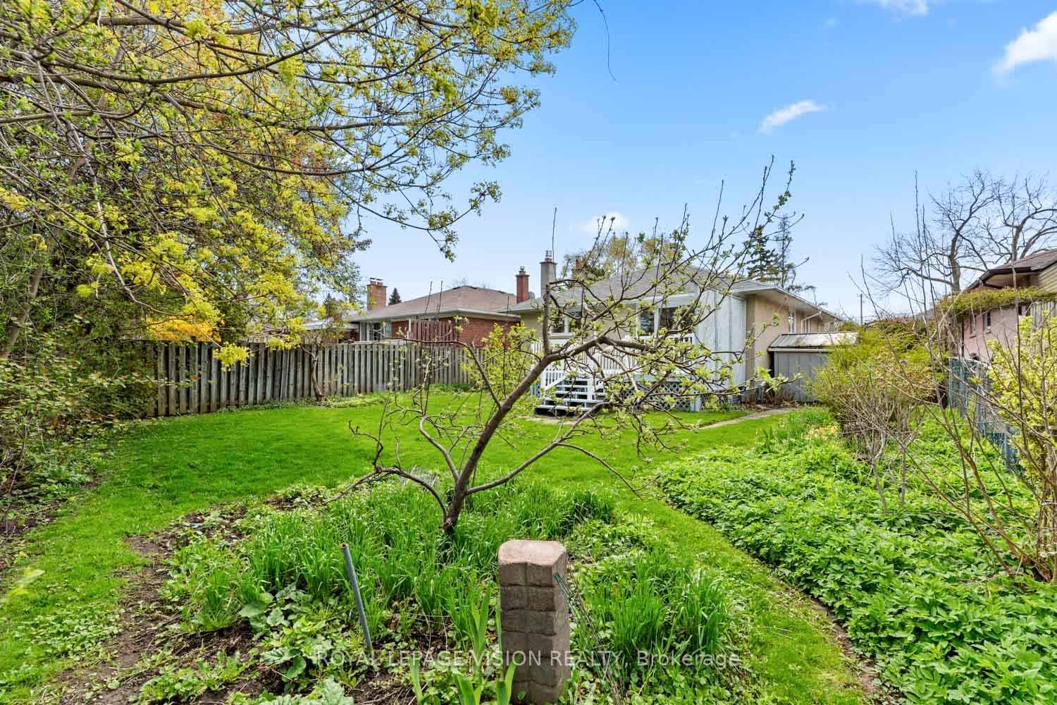 Photo 35 of 6 Macduff Crescent, Scarborough, Cliffcrest — HOMEH