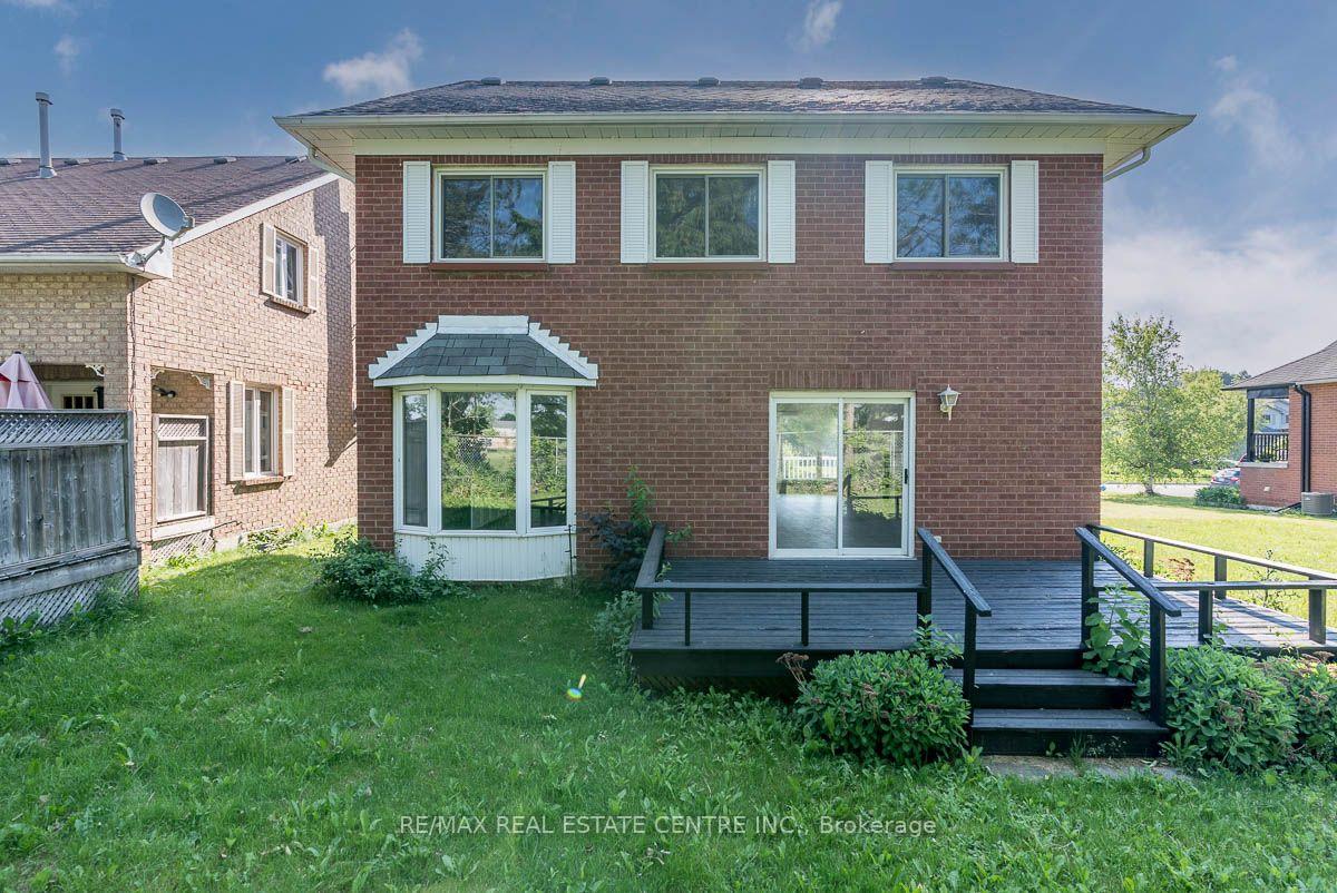Photo 9 of 544 Park Avenue, Shelburne — HOMEH