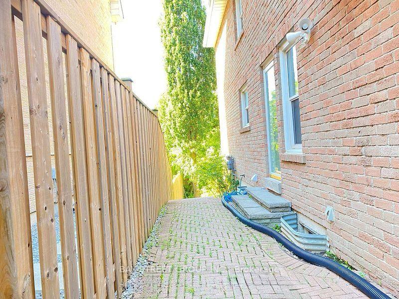 Photo 3 of Unit Basement, 19 Redwood Lane, Markham, Unionville — HOMEH