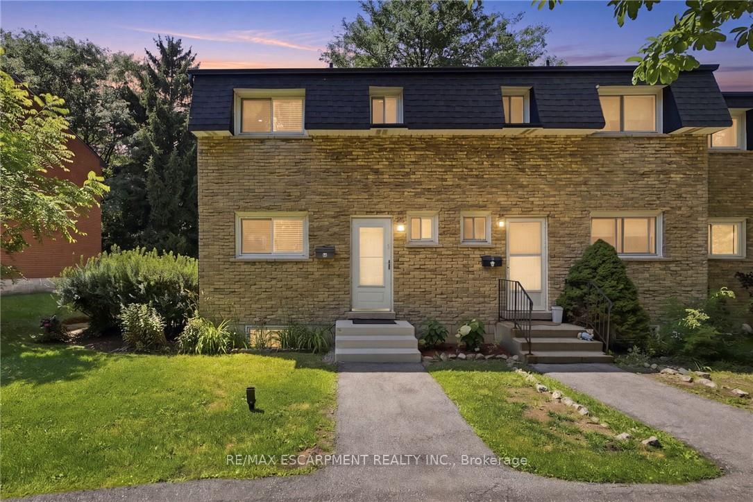Photo of Unit 16, 1420 Garth Street