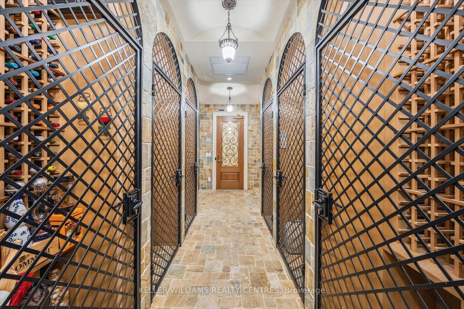 Photo 17 of Unit 902, 9245 Jane Street, Vaughan, Maple — HOMEH