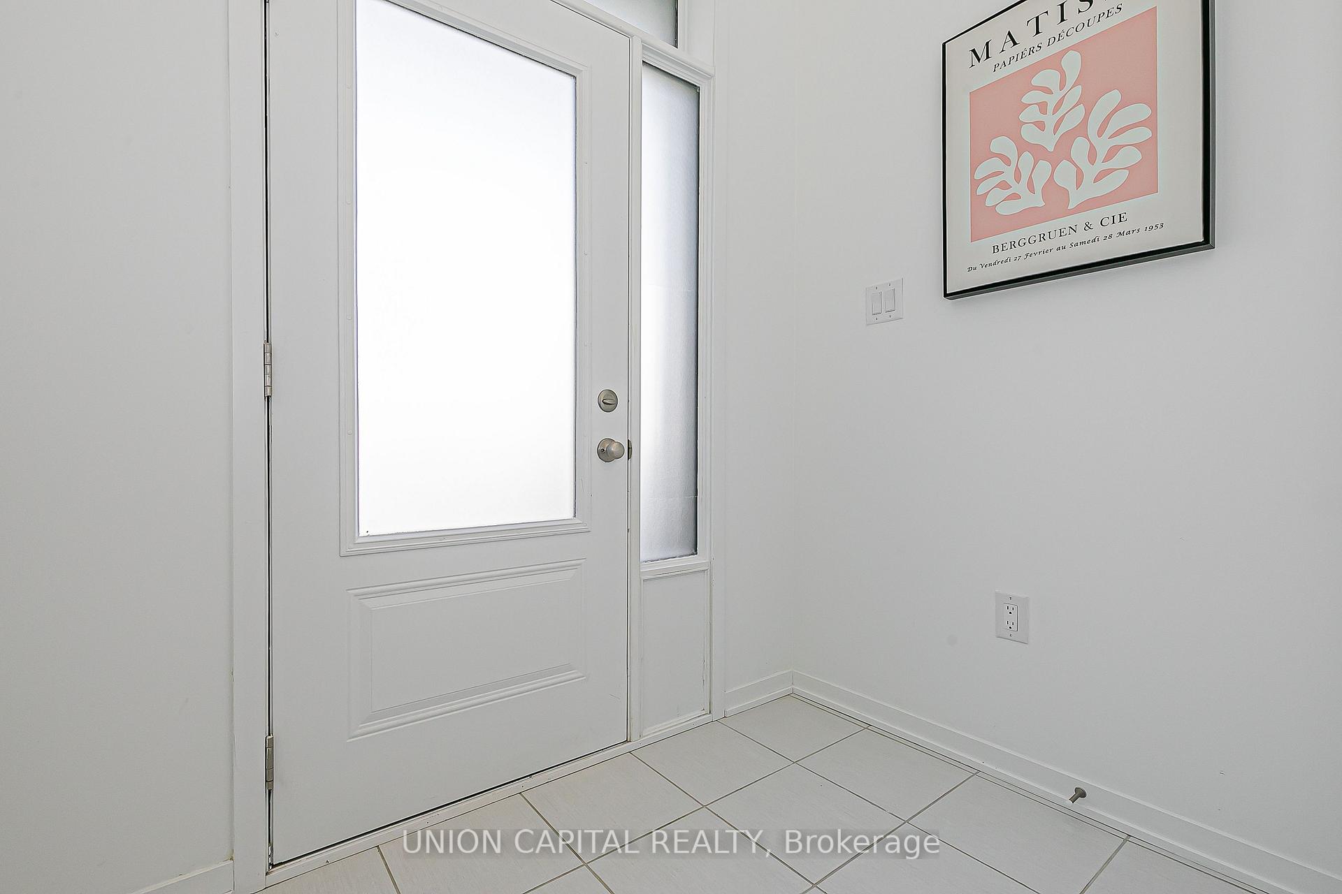 Photo 3 of 799 Stanstead Path, Oshawa, Samac — HOMEH