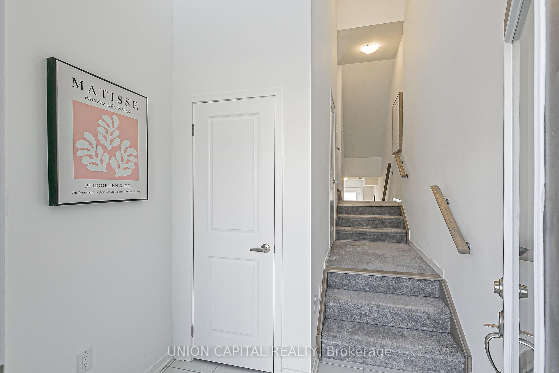 Photo 5 of 799 Stanstead Path, Oshawa, Samac — HOMEH