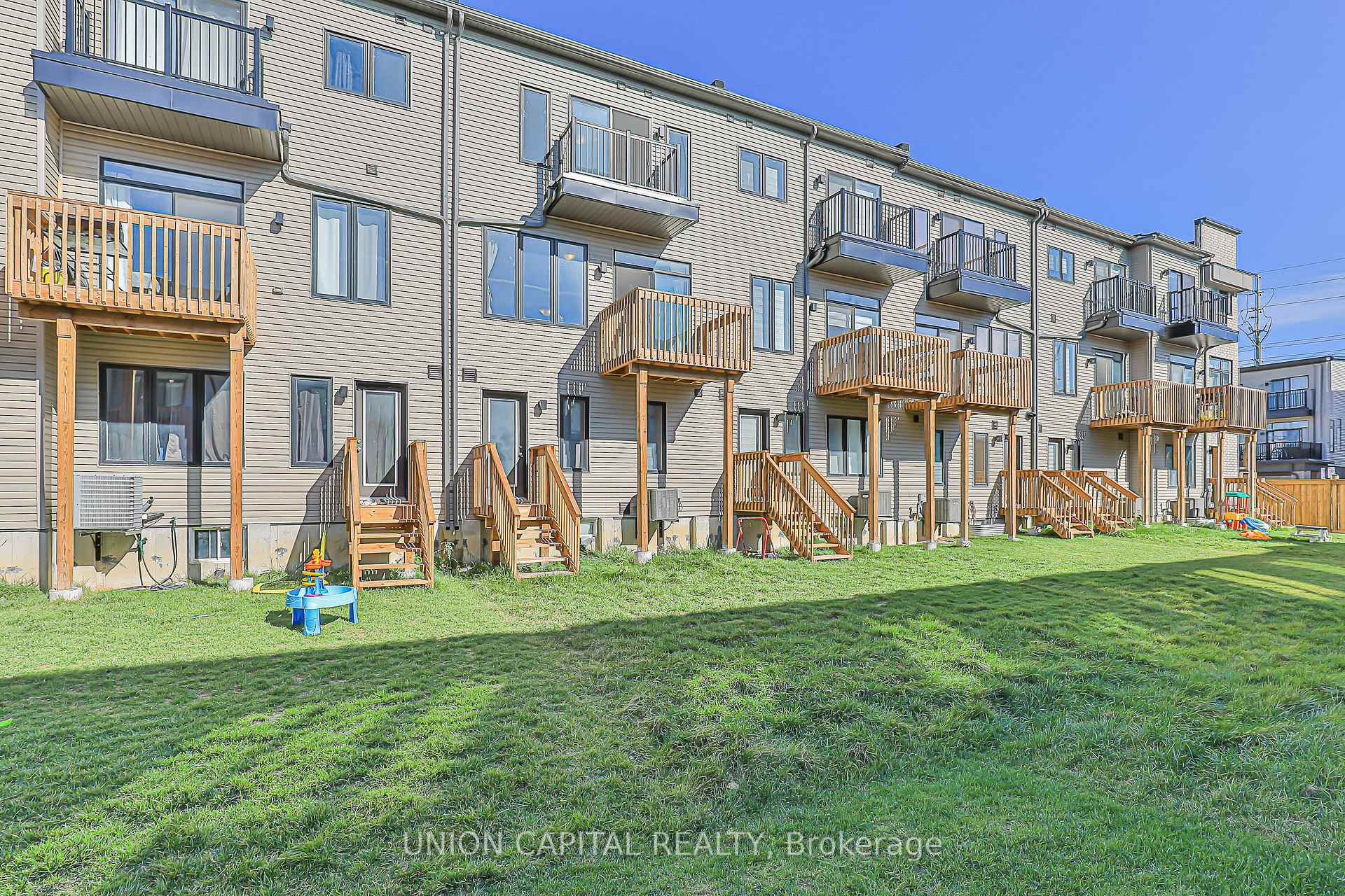 Photo 26 of 799 Stanstead Path, Oshawa, Samac — HOMEH